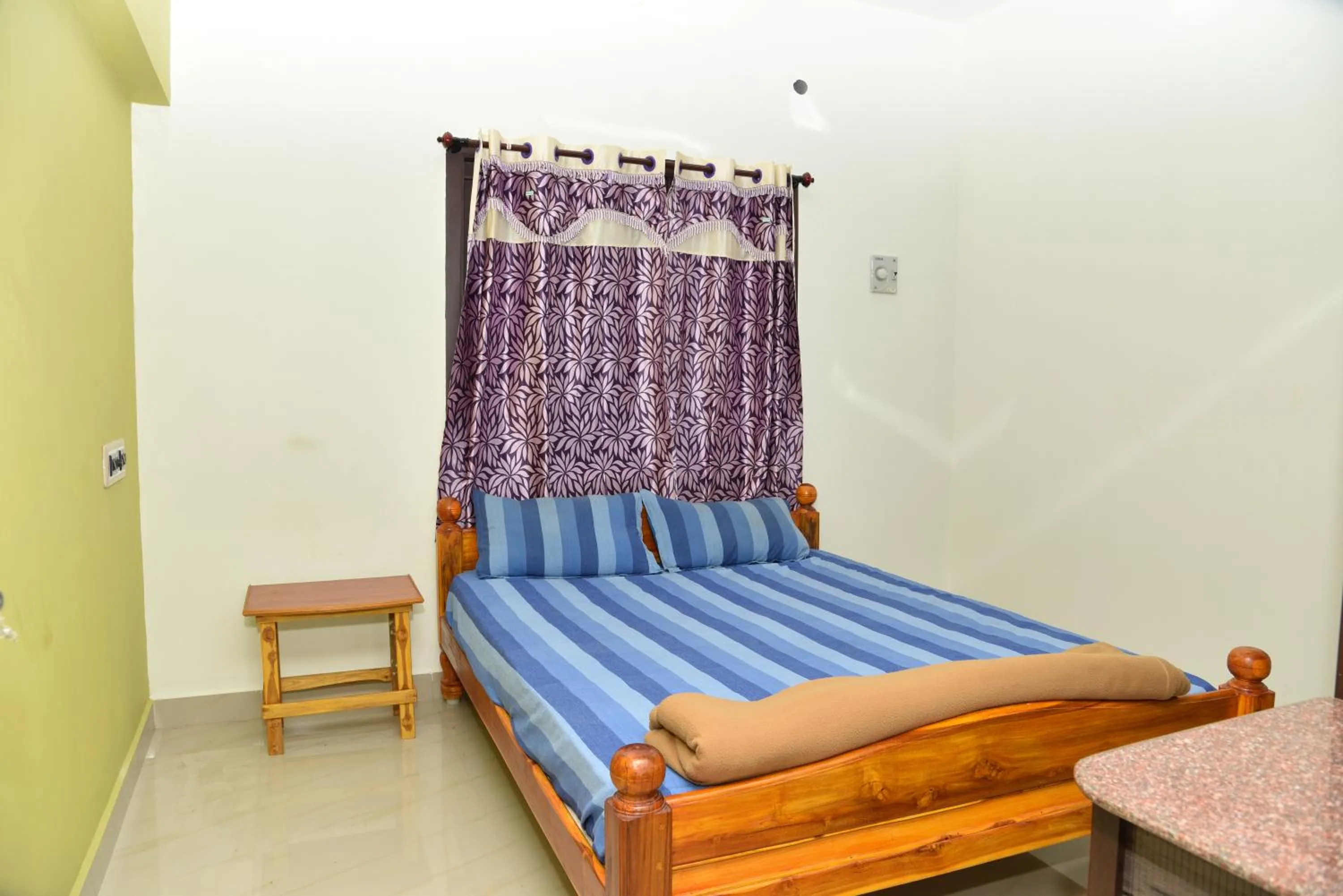 Budget Double Room in Thirumalai Home Stay - Group & Family Stay Room VL Swami Malai Temple