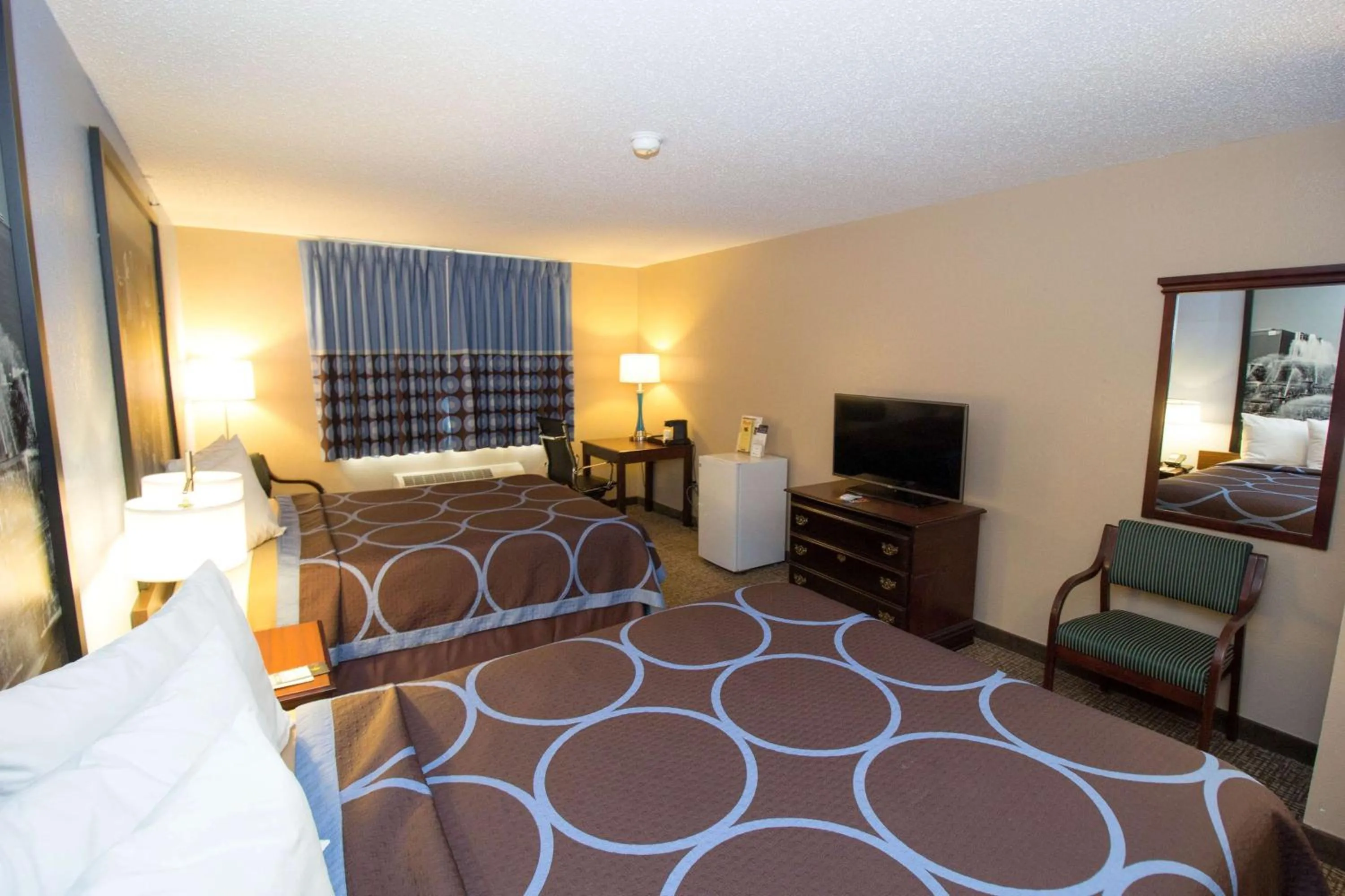 Photo of the whole room, Bed in Super 8 by Wyndham Chicago O'Hare Airport