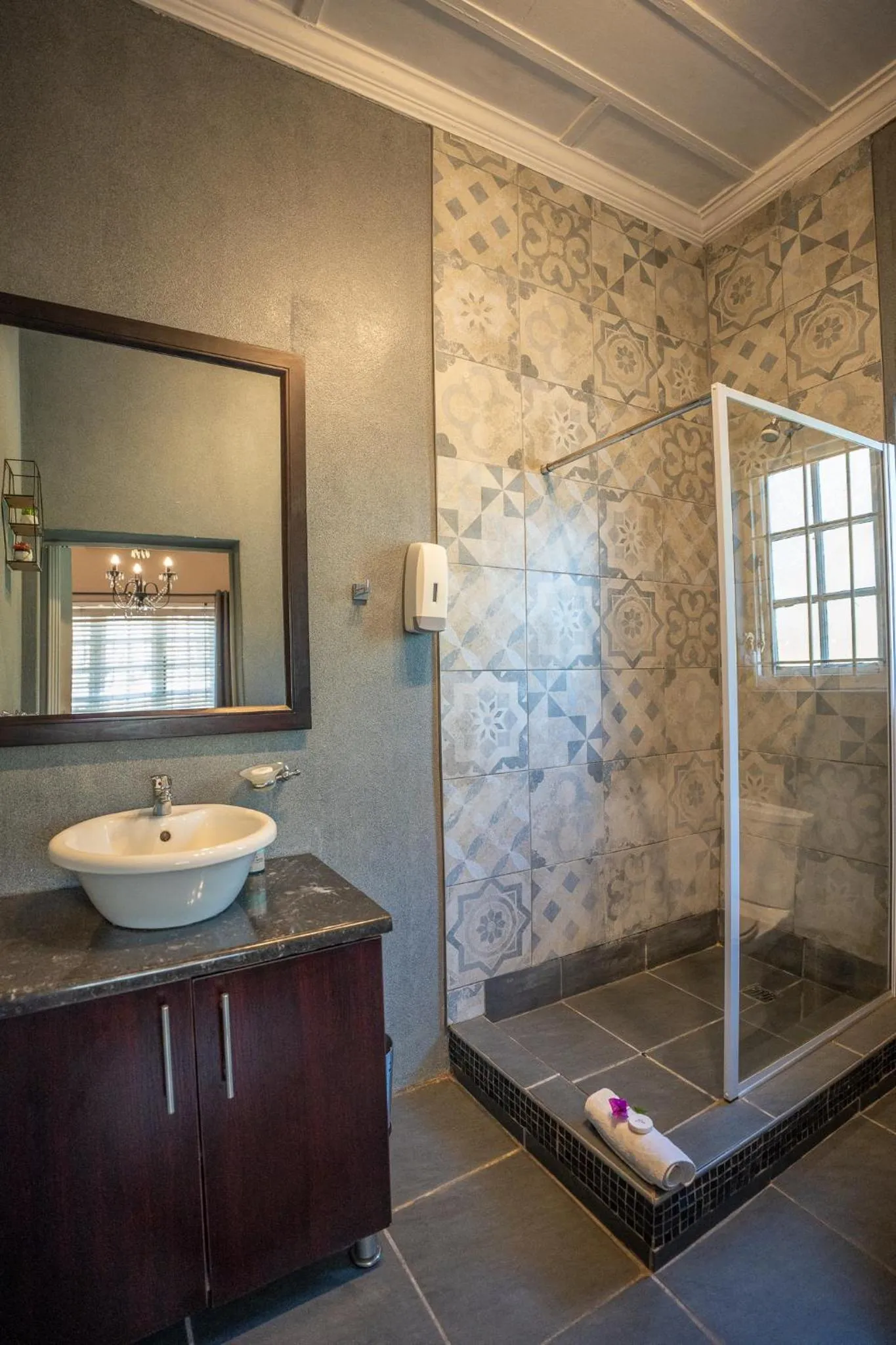 Shower in Palm Tree Manor