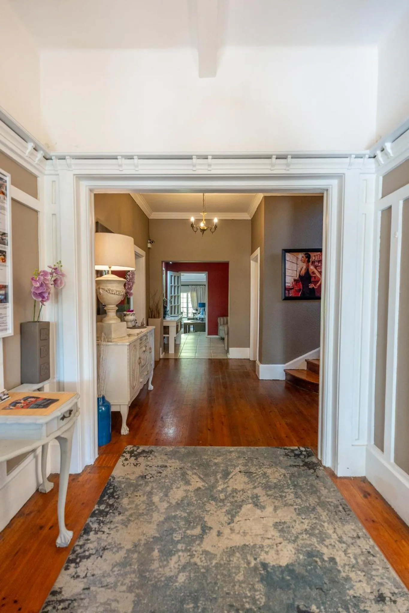 Facade/entrance in Palm Tree Manor