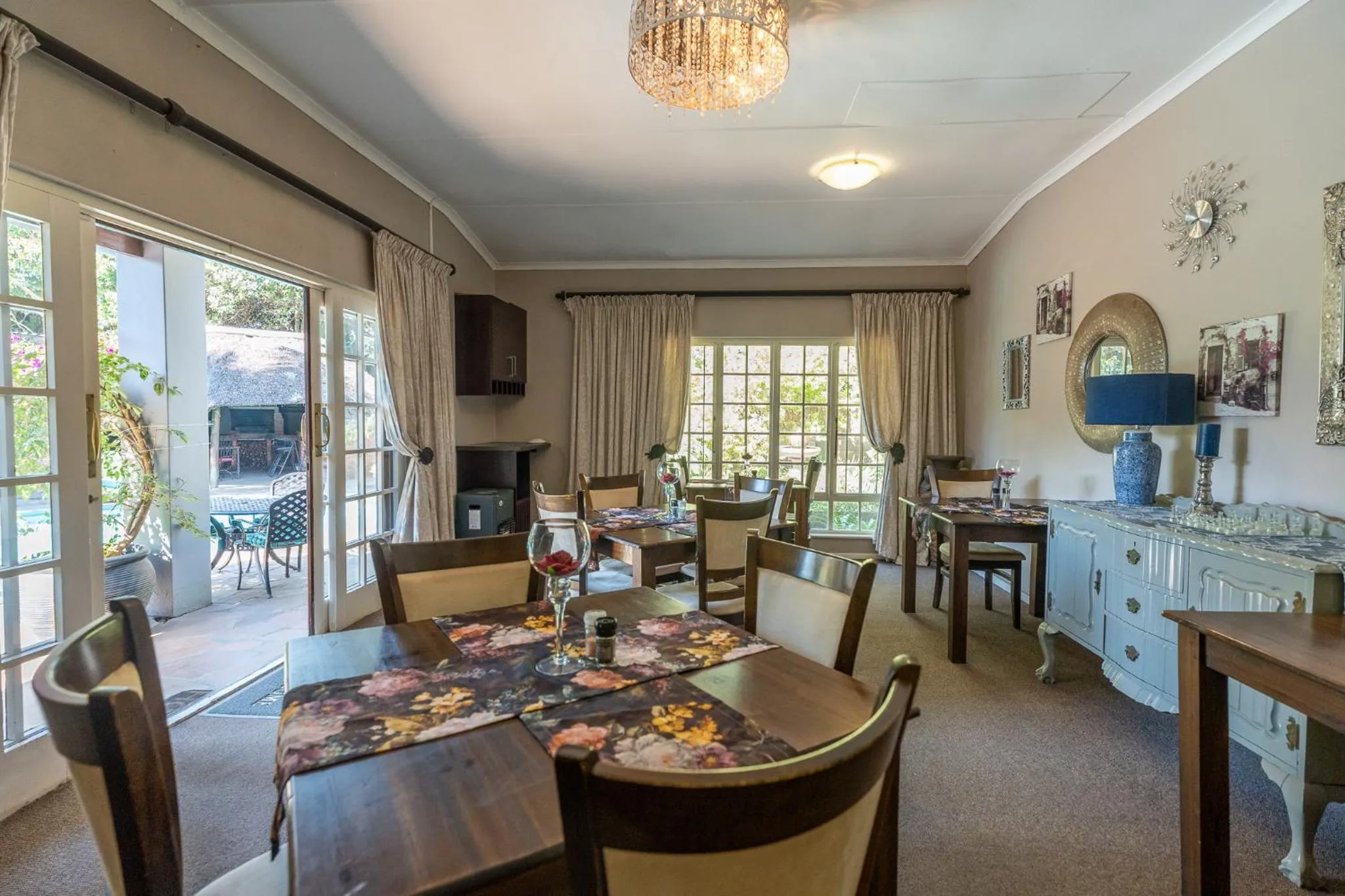 Dining area in Palm Tree Manor