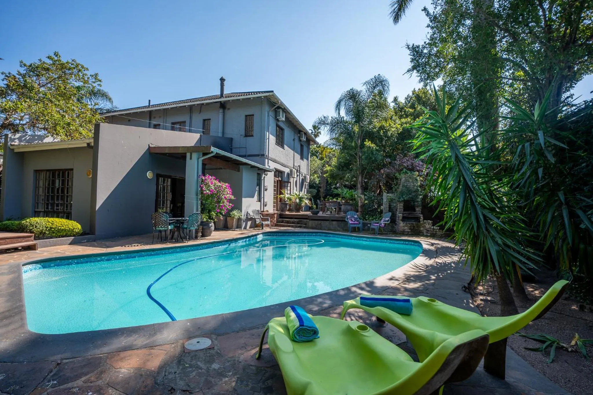 Property building in Palm Tree Manor