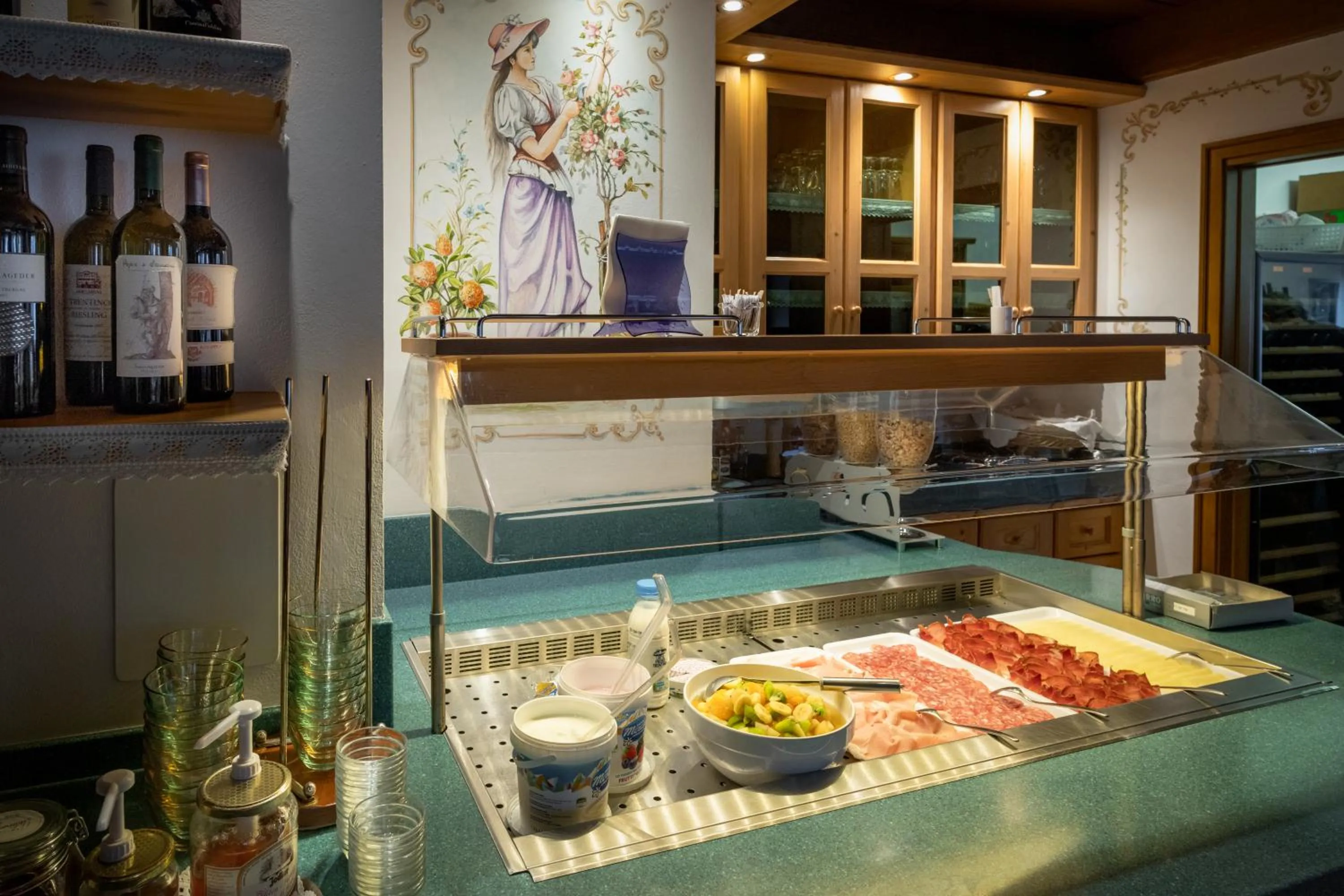 Restaurant/places to eat in Albergo Contrin