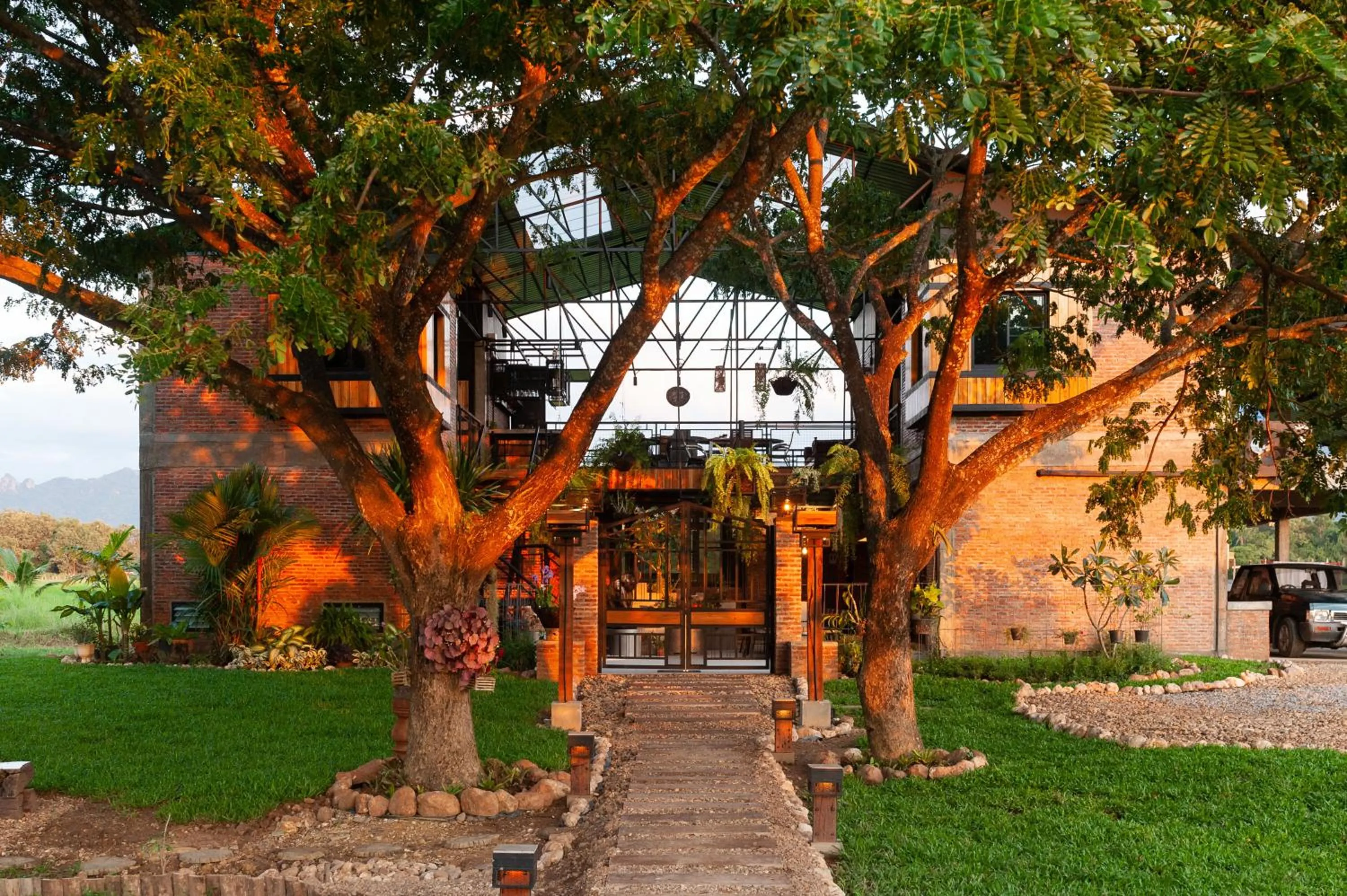 Facade/entrance in SuanGlangNa