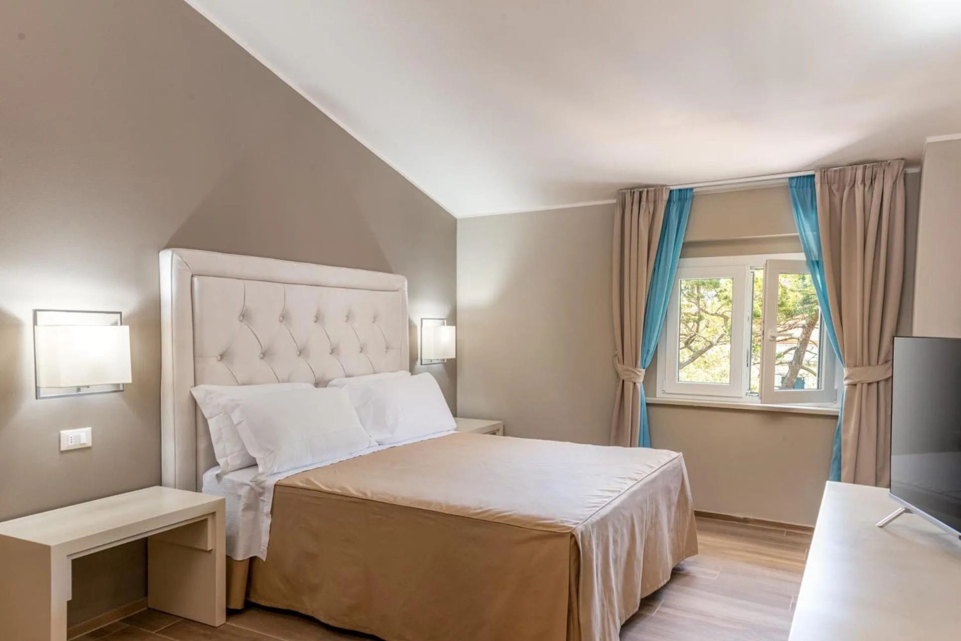 Bedroom, Bed in Hotel Villa Bolgheri