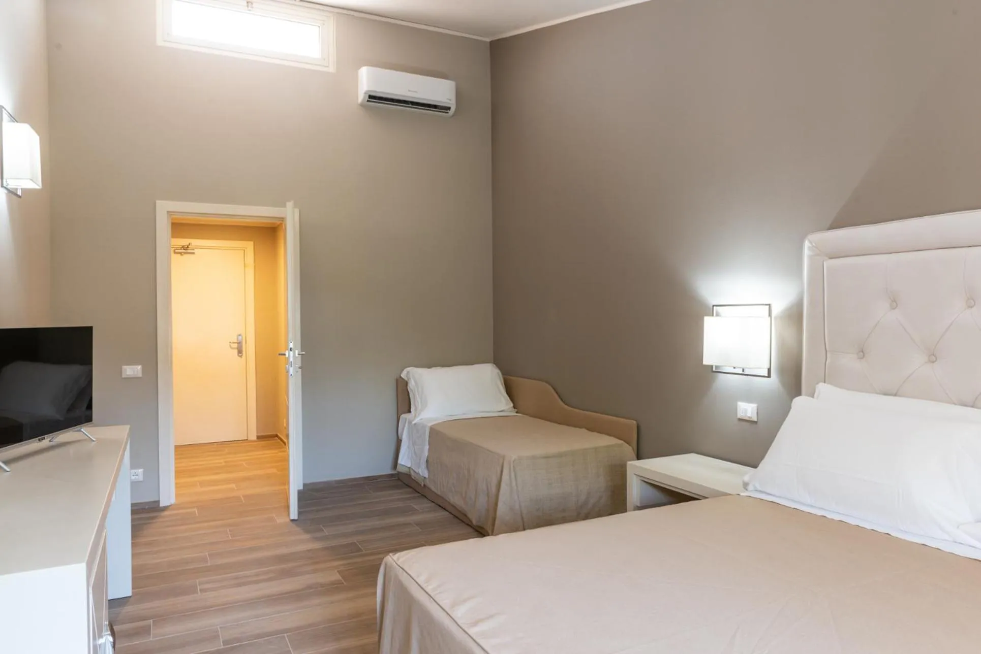Bedroom, Bed in Hotel Villa Bolgheri