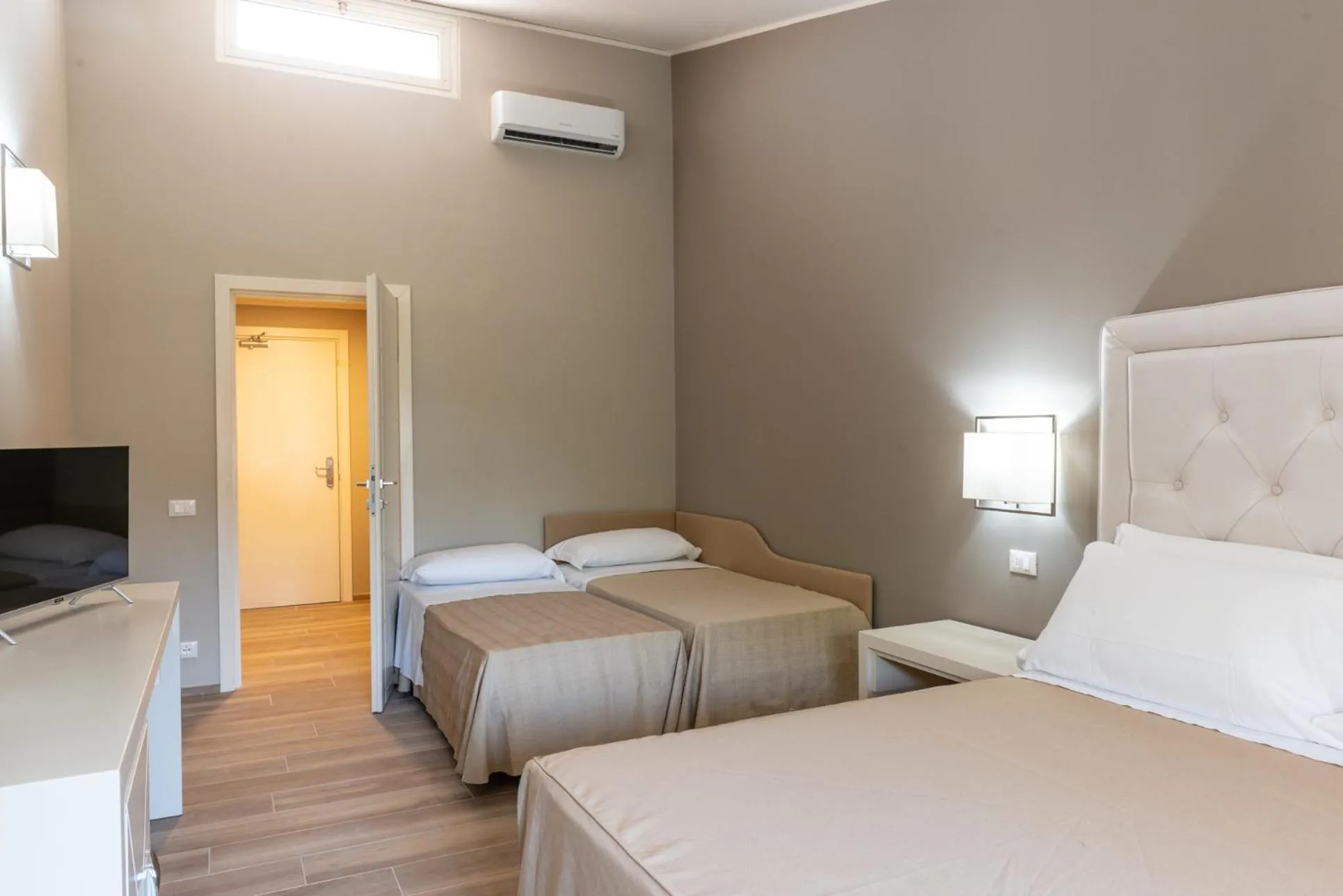 Bedroom, Bed in Hotel Villa Bolgheri