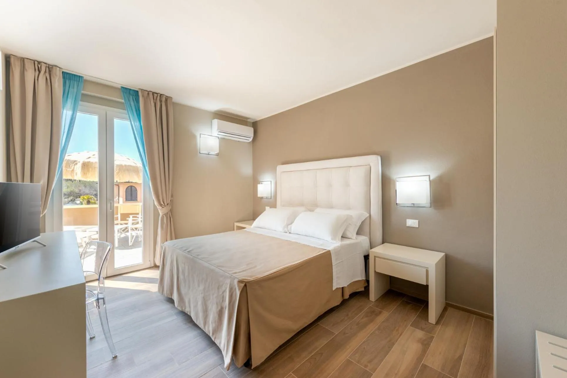 Photo of the whole room, Bed in Hotel Villa Bolgheri