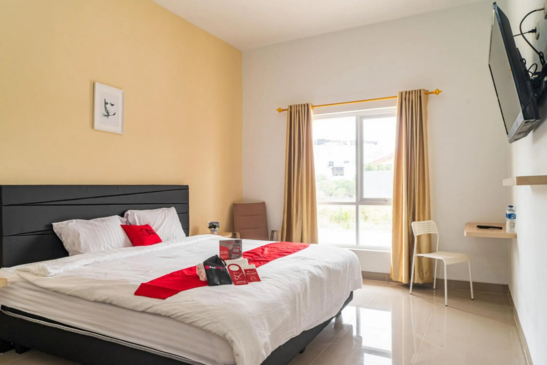 Photo of the whole room, Bed in RedDoorz Plus near Teras Kota 3