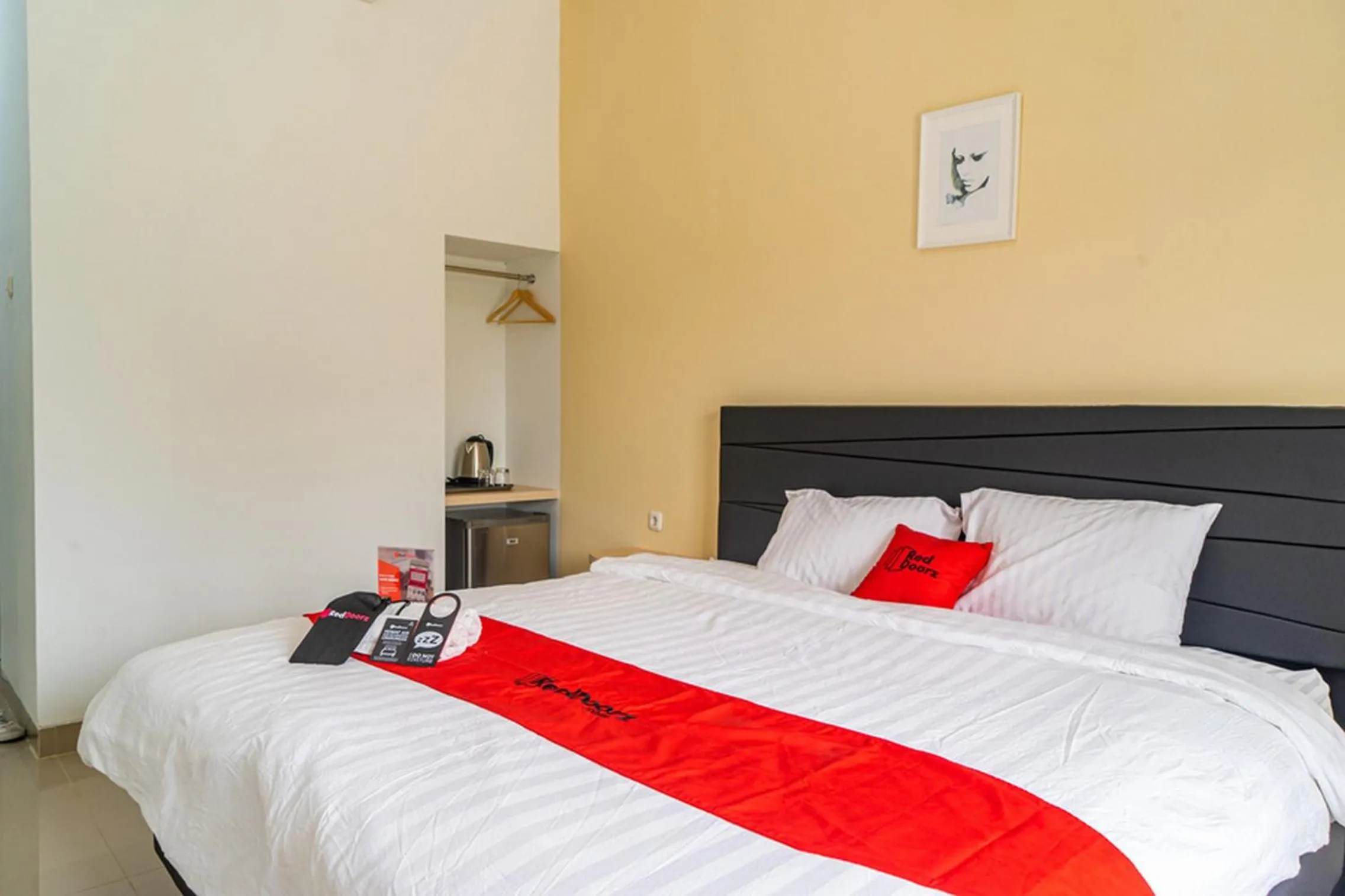 Bedroom, Bed in RedDoorz Plus near Teras Kota 3