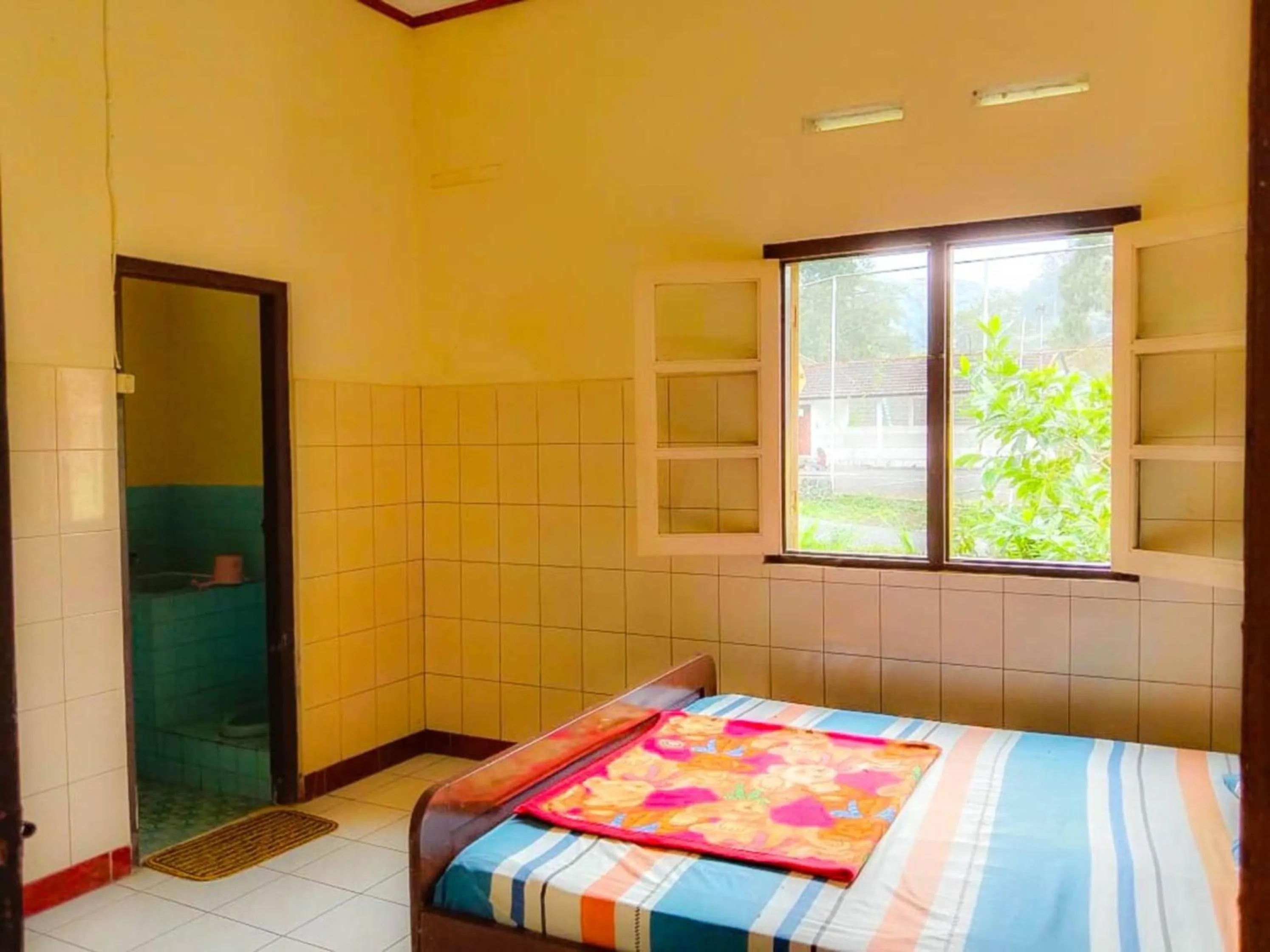 Photo of the whole room, Bed in Nguntara Gati