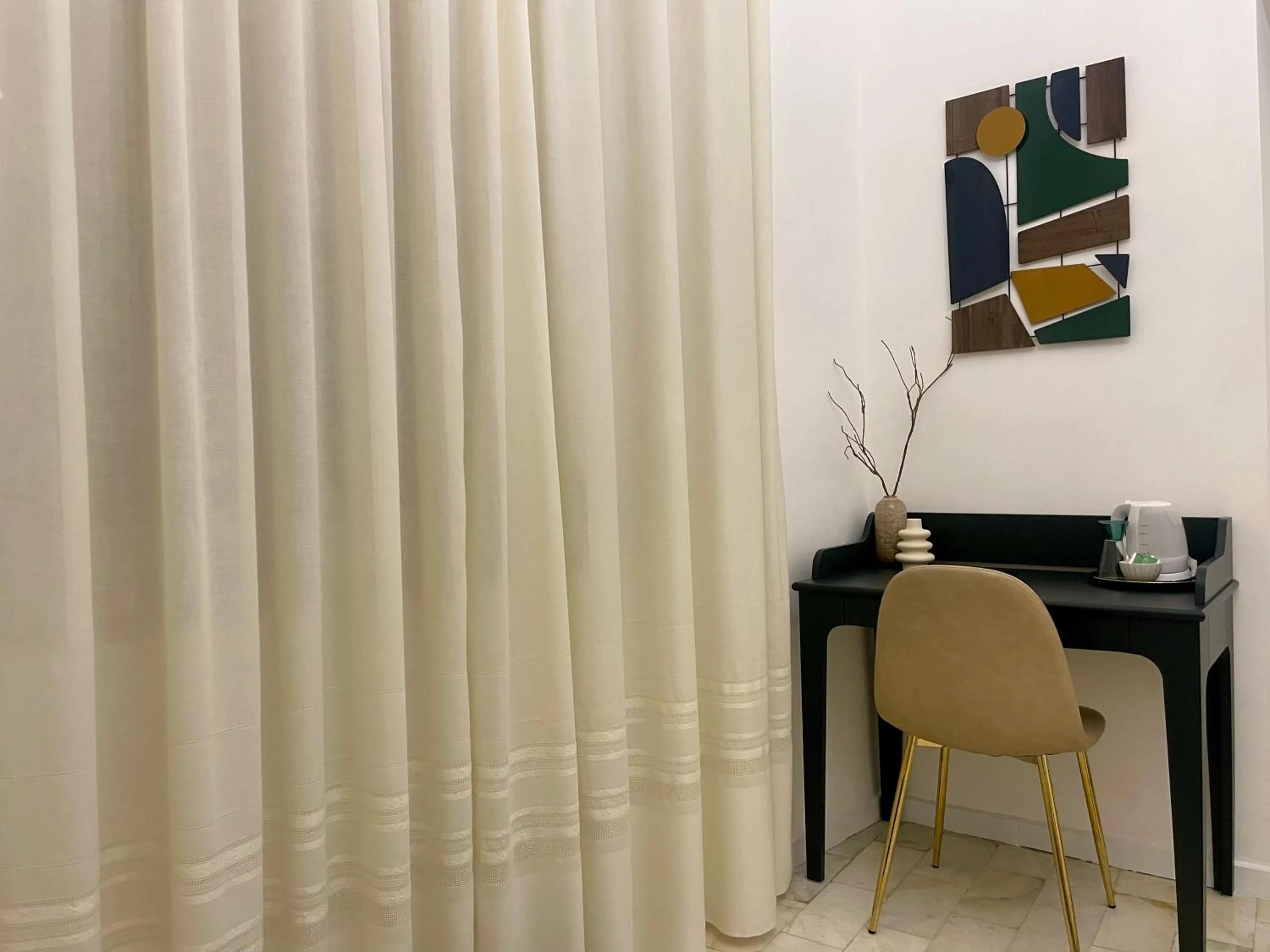 hair dresser in Sophia Boutique Home