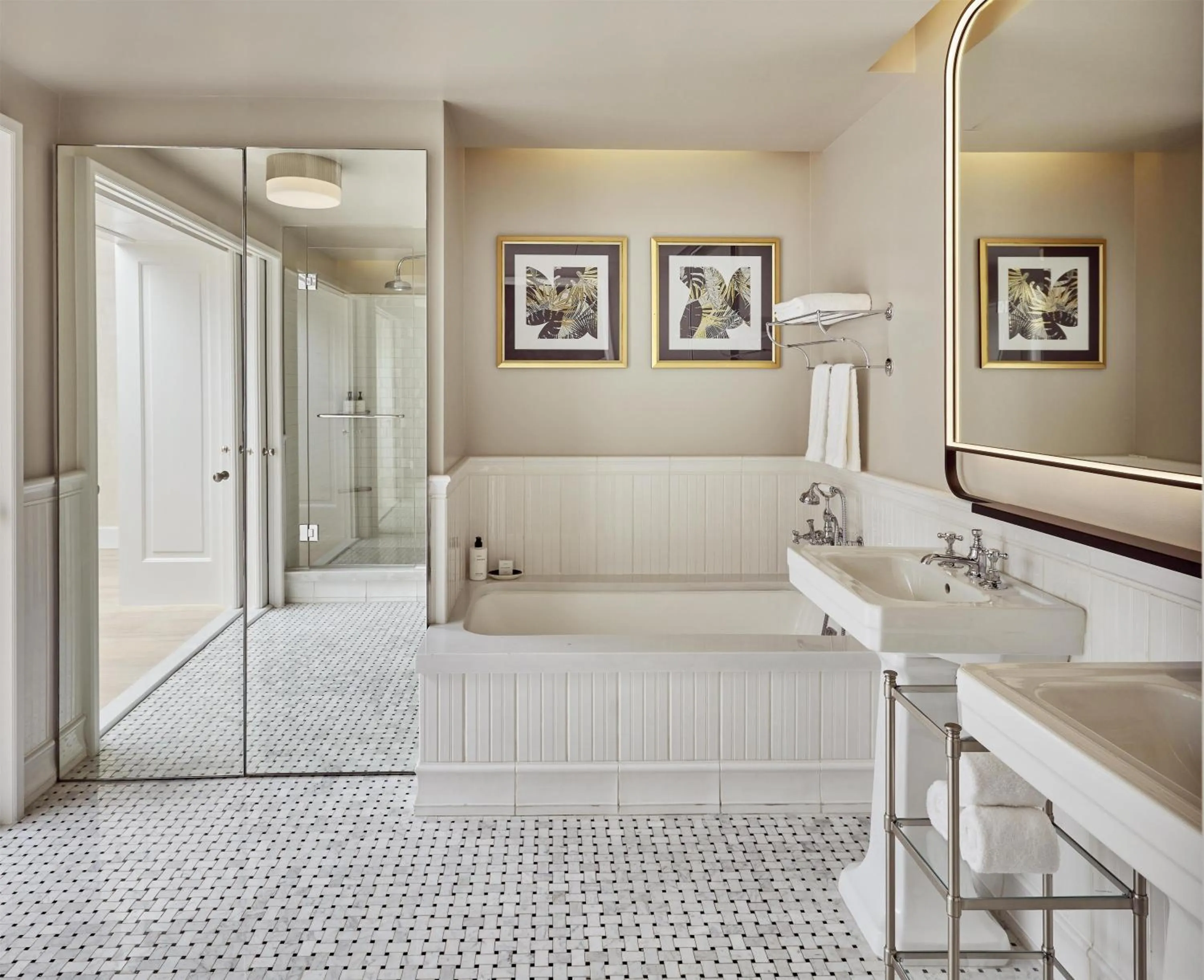 Bathroom in Cameo Beverly Hills, LXR Hotels & Resorts