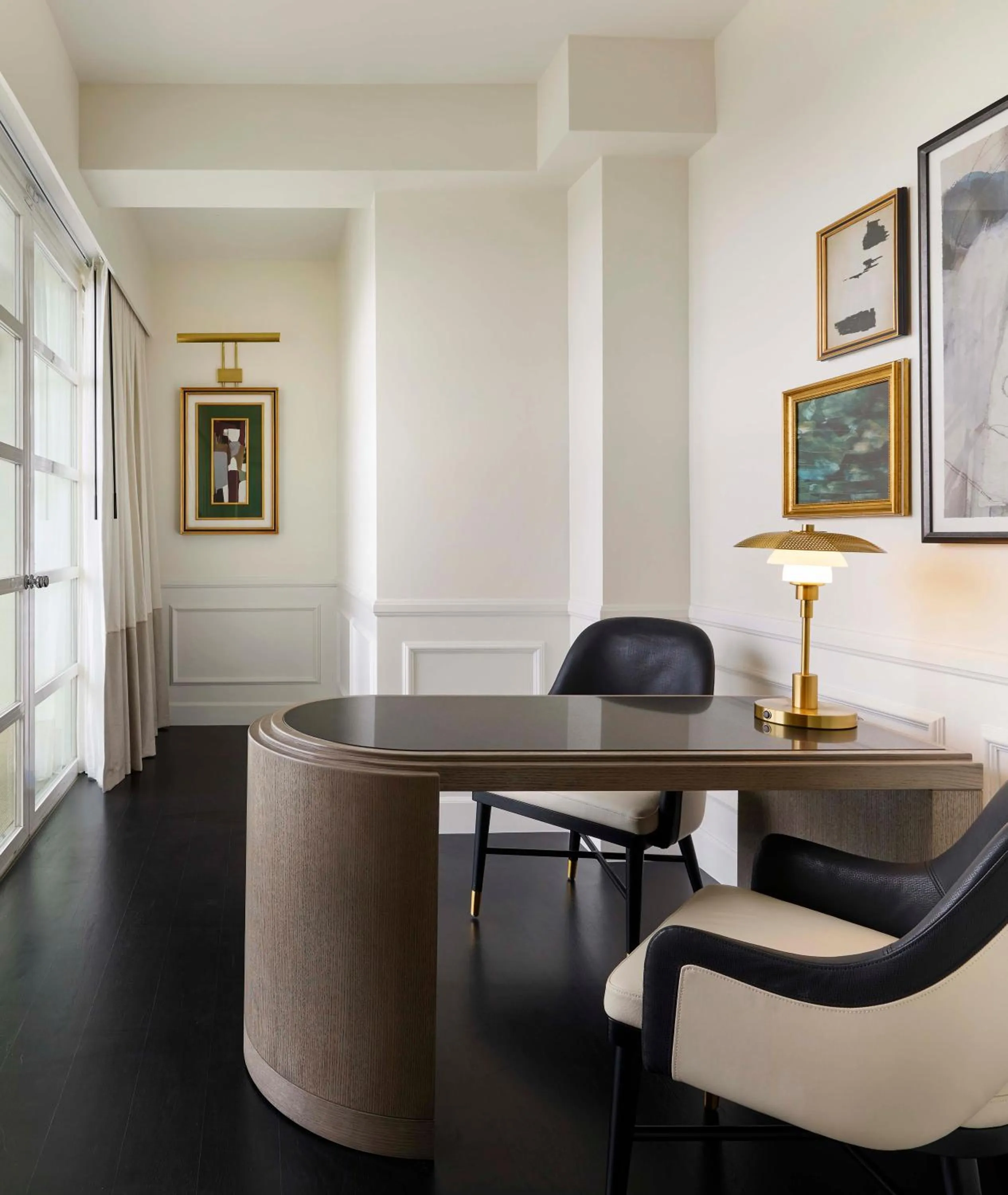 Seating area in Cameo Beverly Hills