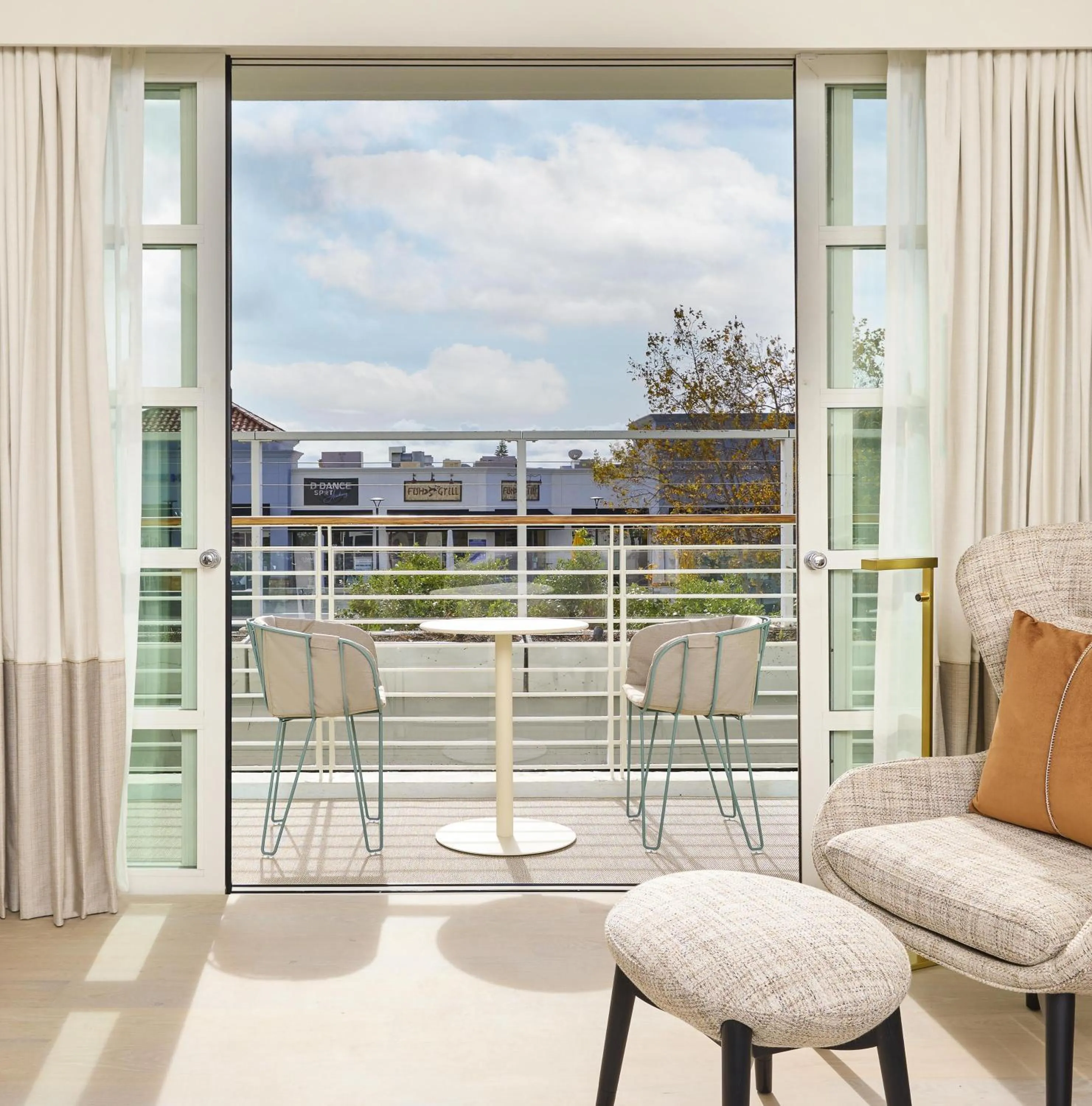 Balcony/Terrace in Cameo Beverly Hills, LXR Hotels & Resorts