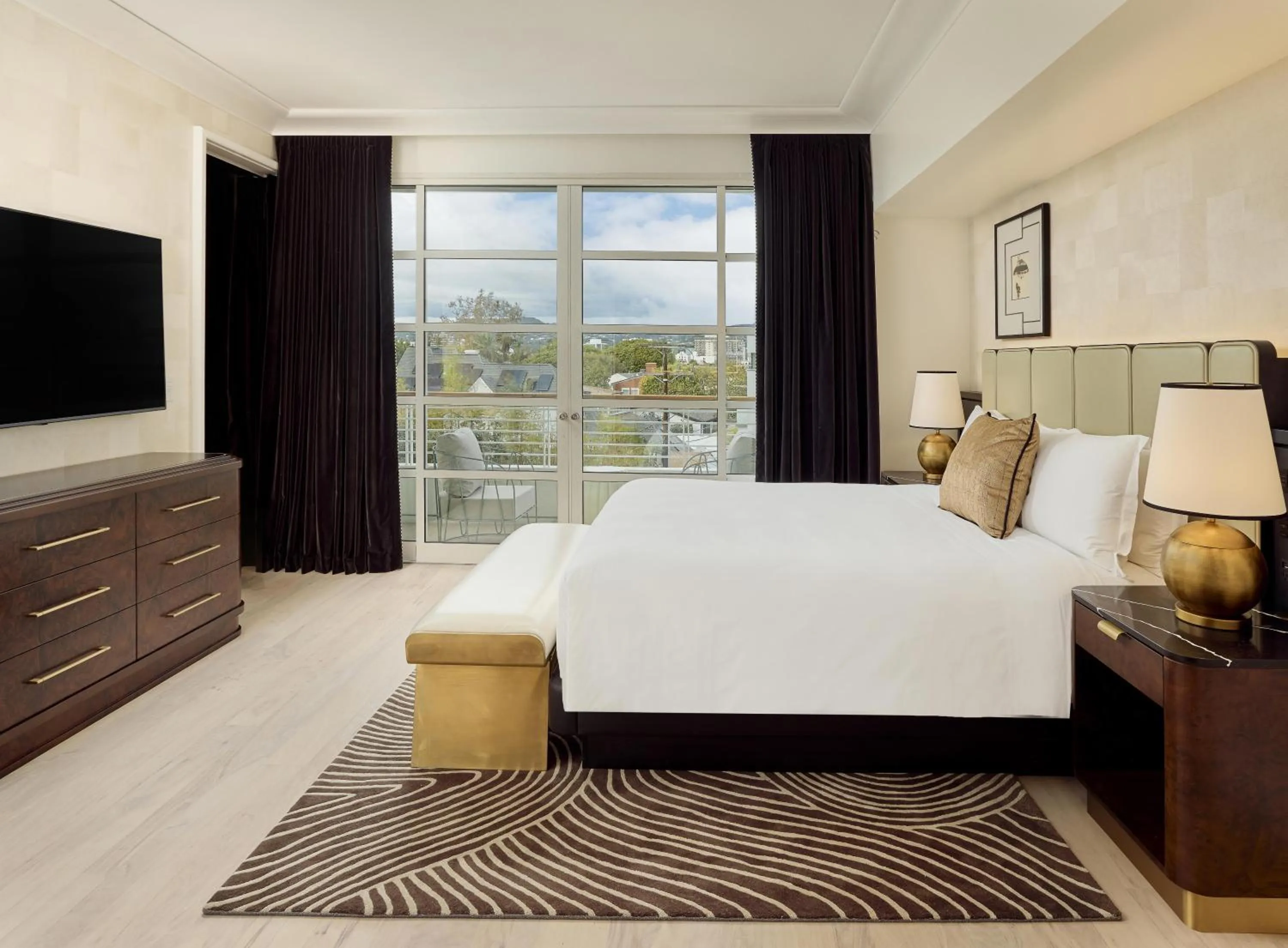 Bed in Cameo Beverly Hills, LXR Hotels & Resorts