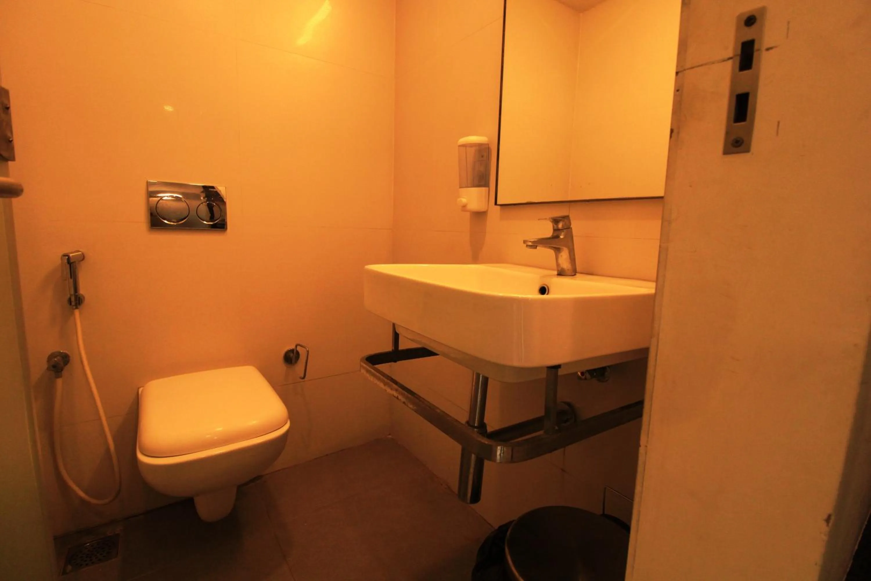 Bathroom in Arunaa Inn Airport Hotel,Chennai