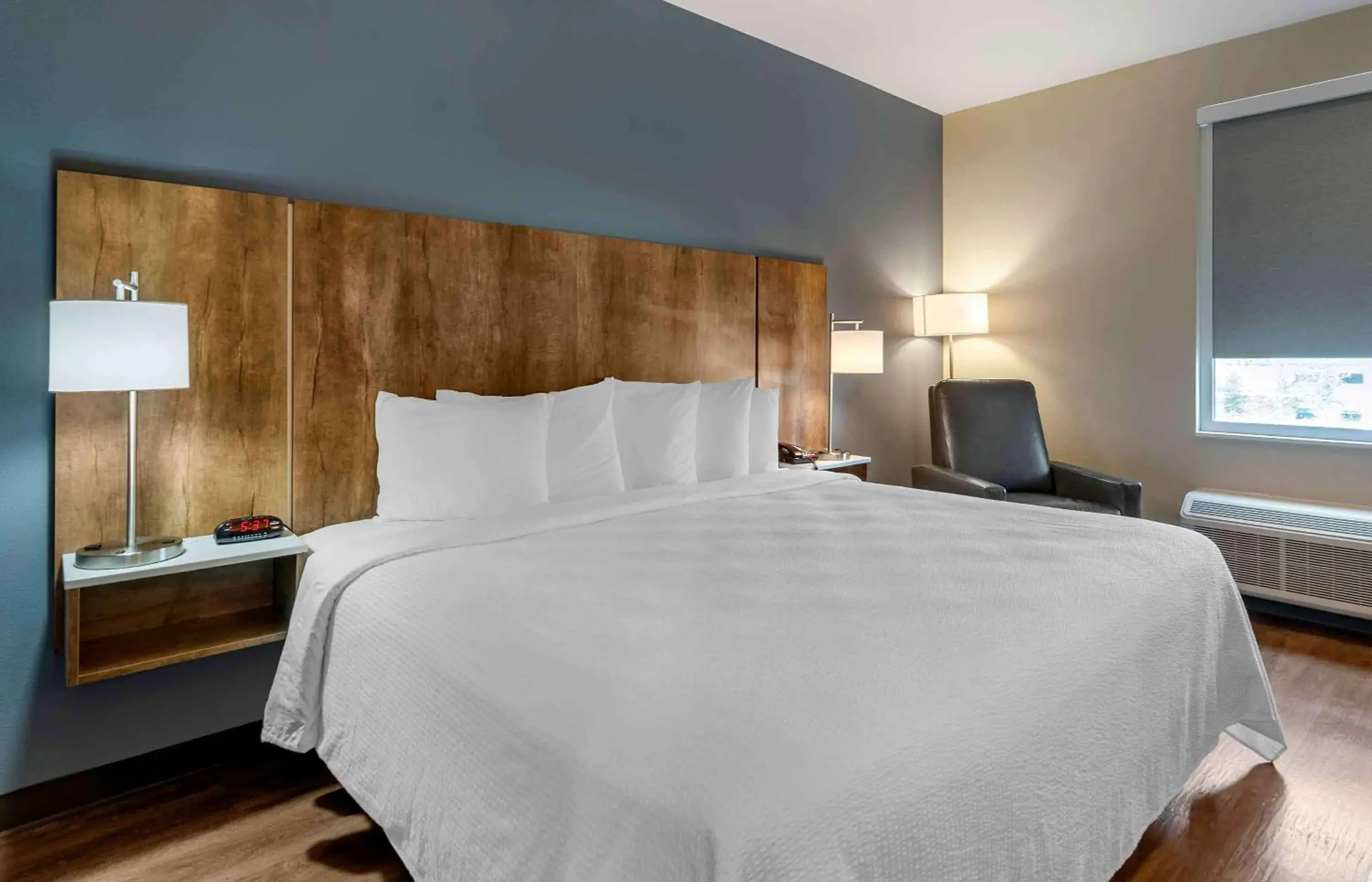 Standard Studio King Room - Non-Smoking in Extended Stay America Premier Suites - Port Charlotte - I-75 Standard Studio King Room - Non-Smoking in Extended Stay America Premier Suites - Port Charlotte - I-75