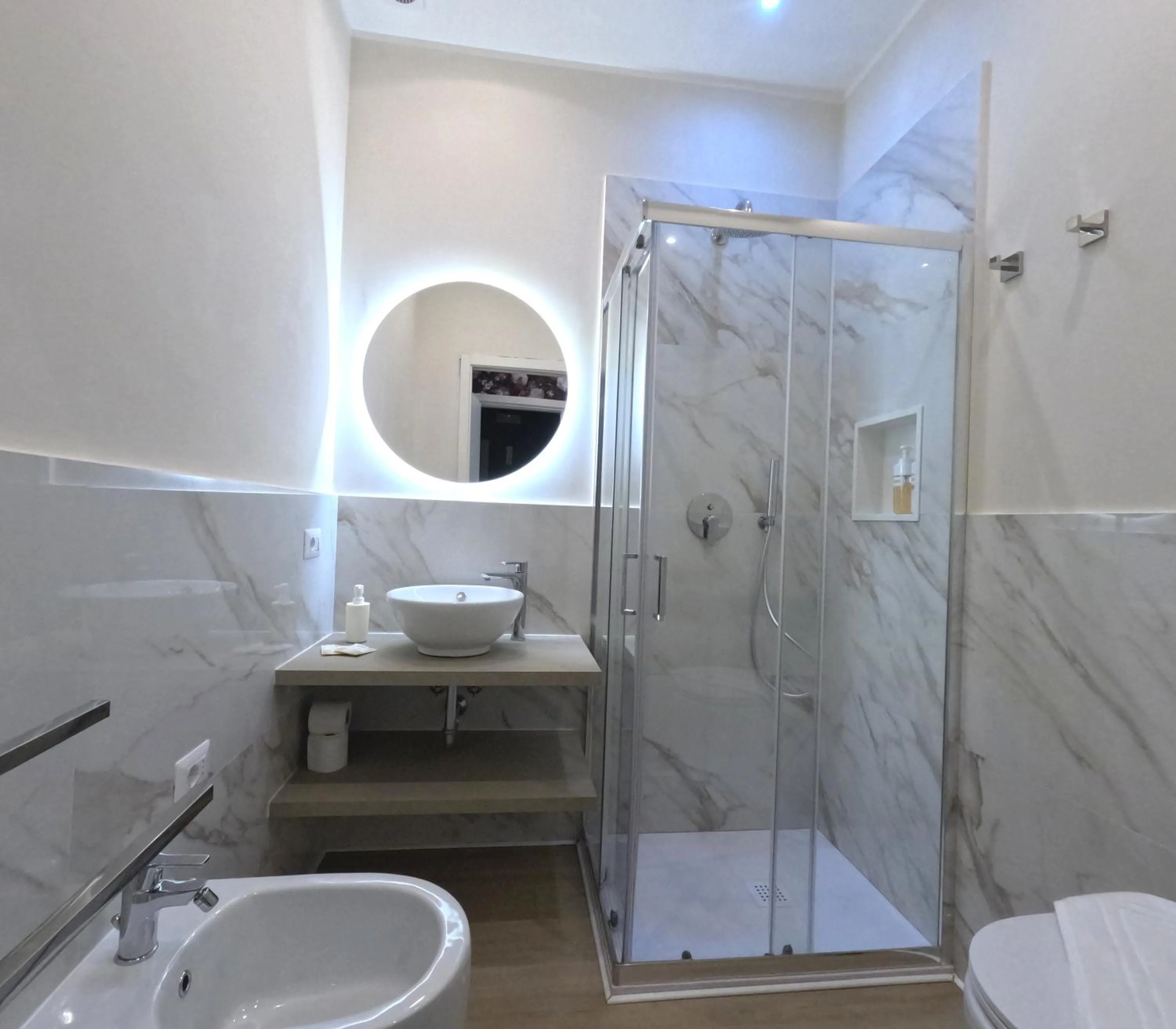 Shower in B&B Aurelia Garden Rooms