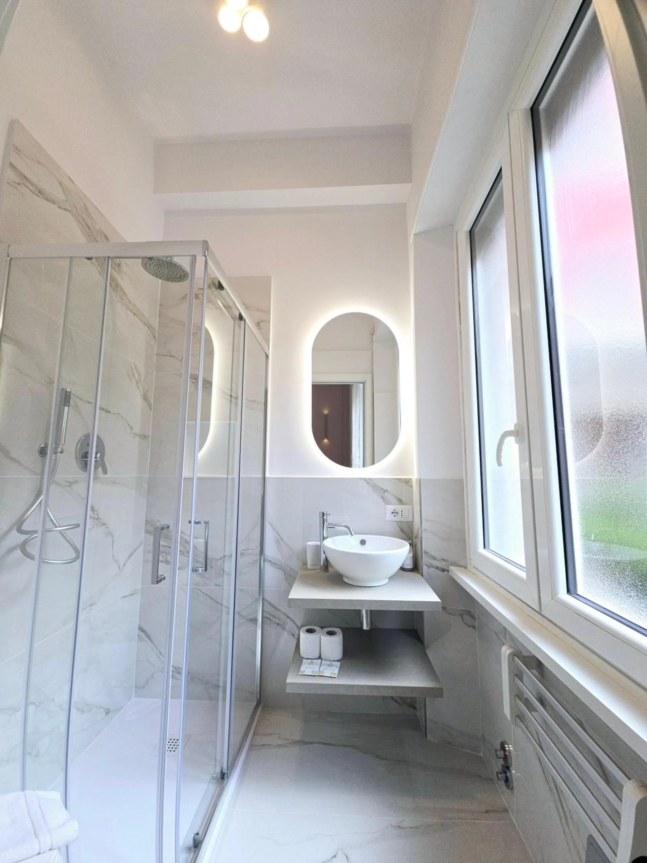 Shower in B&B Aurelia Garden Rooms
