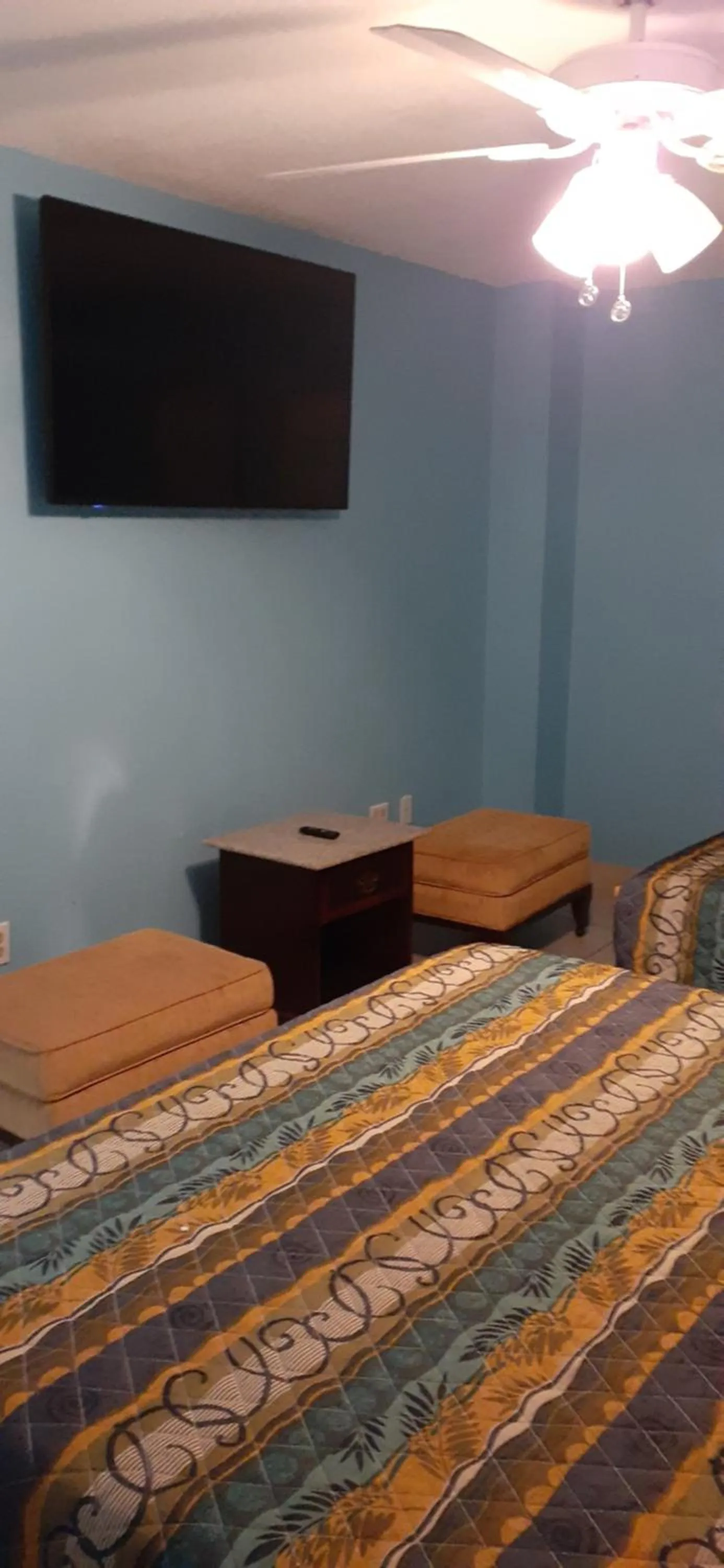 Bed in Daytona Beach Hawaiian Inn