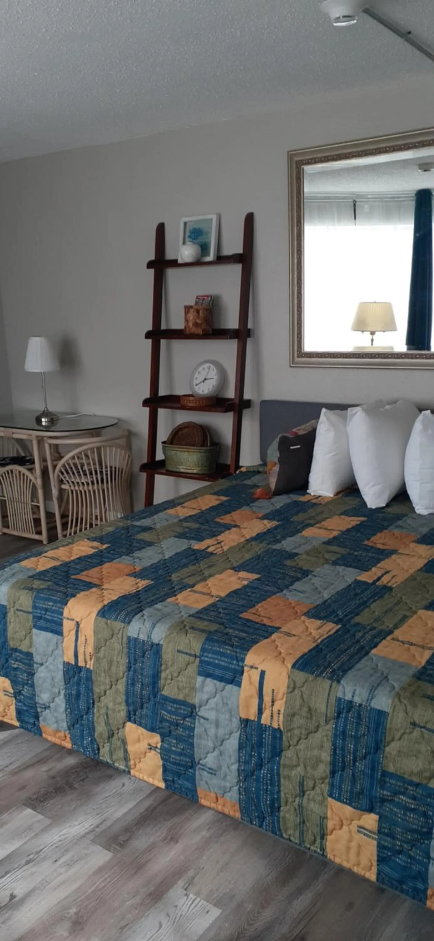 Bed in Daytona Beach Hawaiian Inn