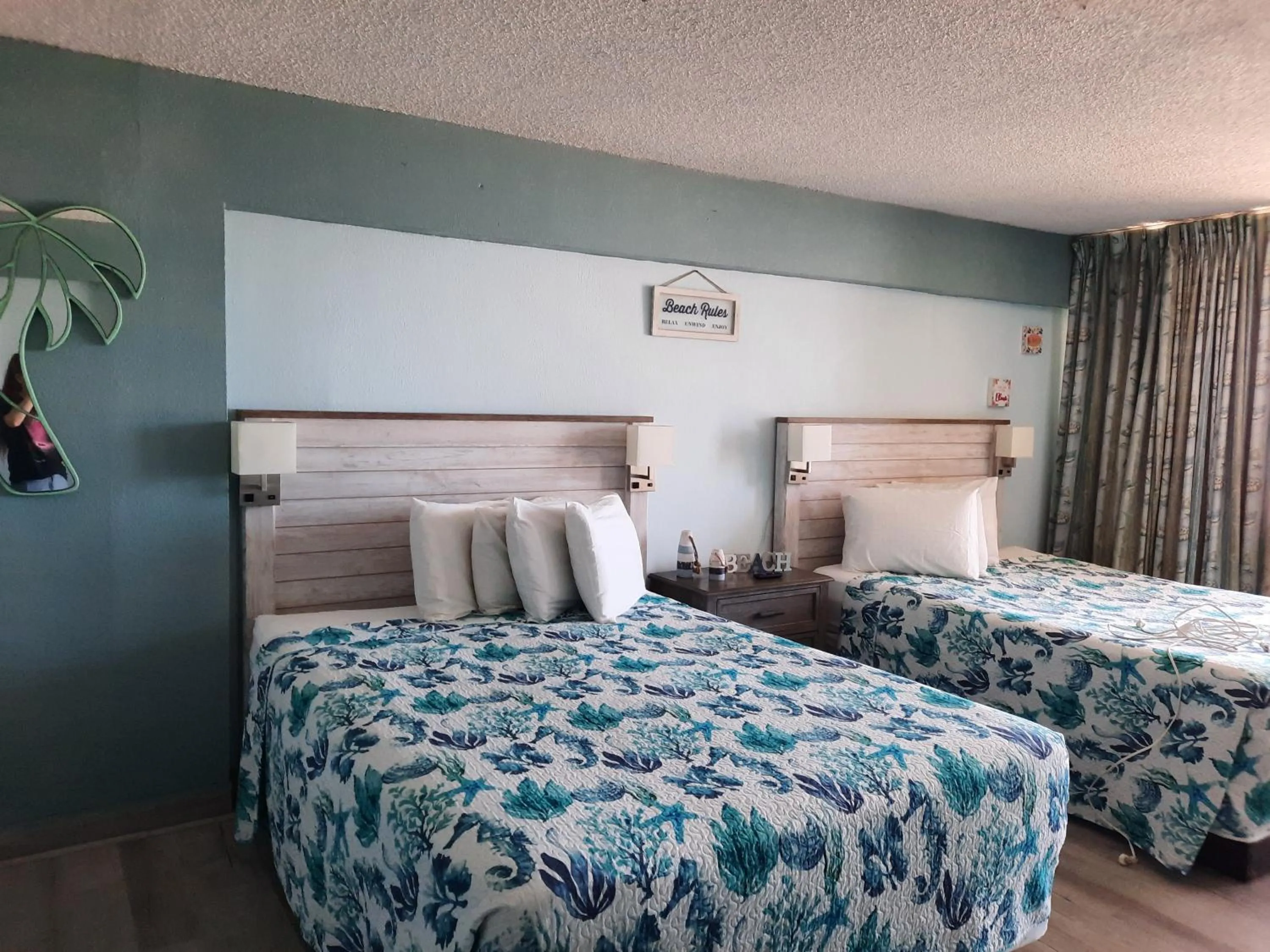 Bed in Daytona Beach Hawaiian Inn