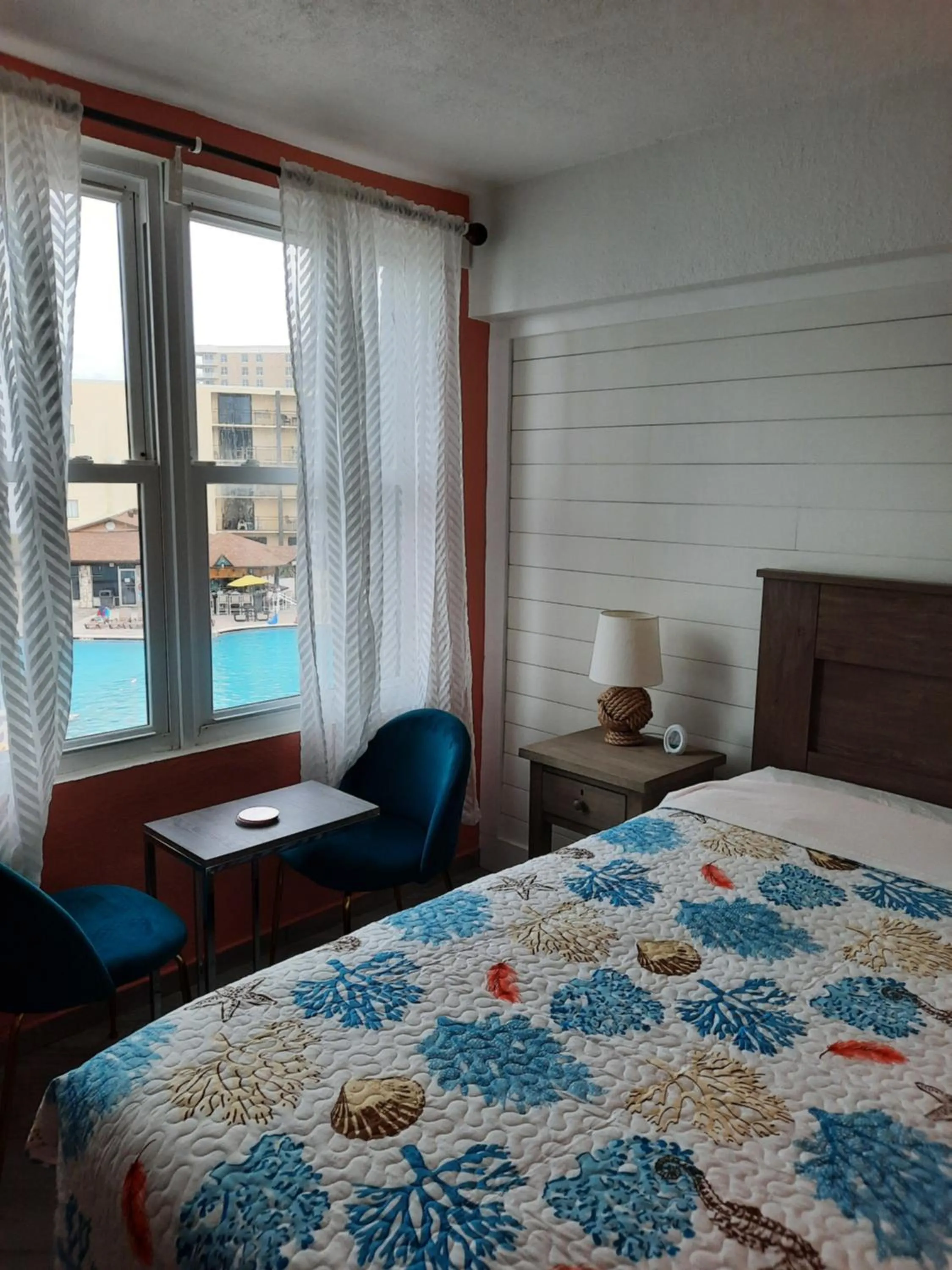 Bed in Daytona Beach Hawaiian Inn