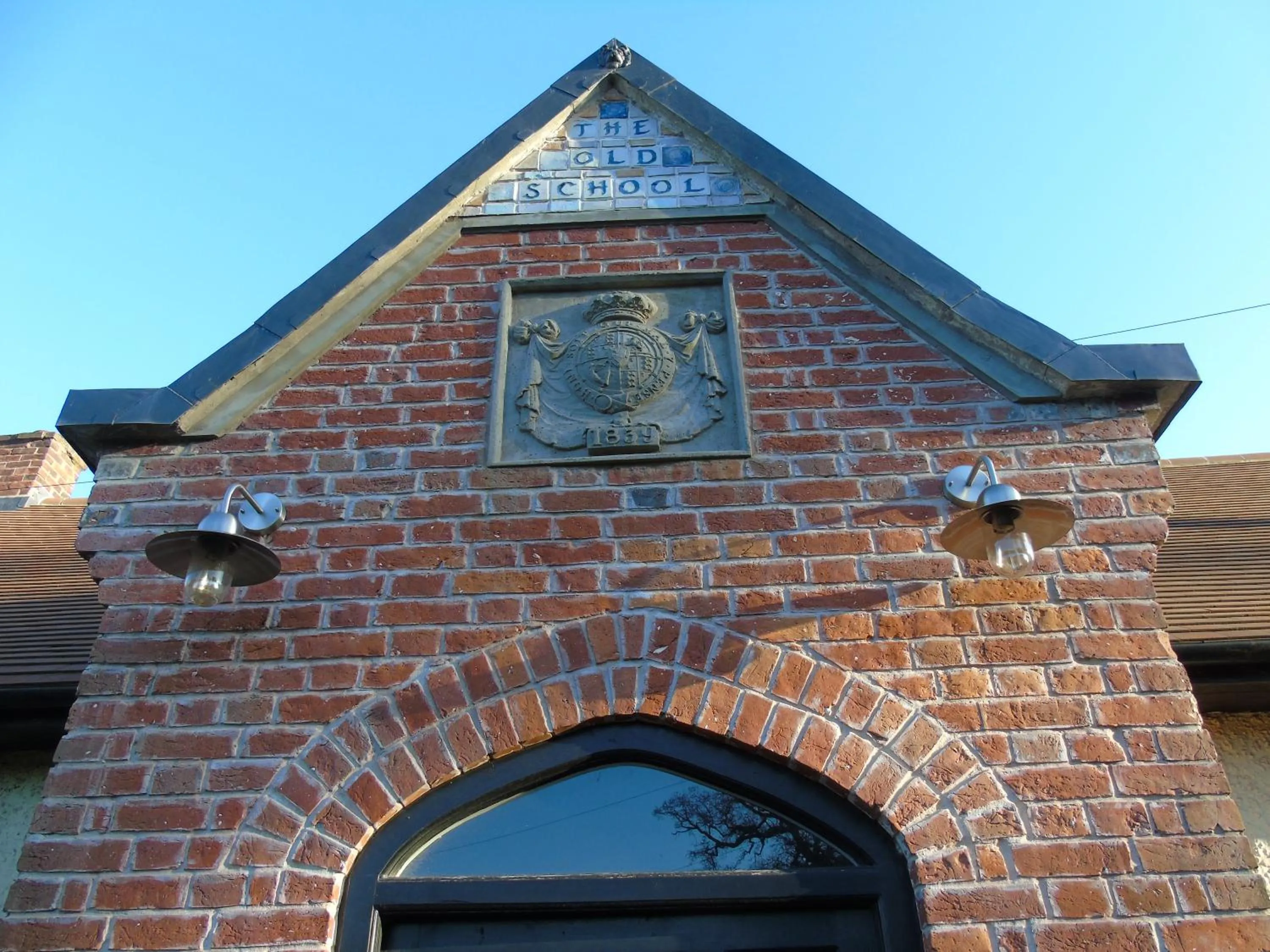 Facade/entrance in The Old School B&B