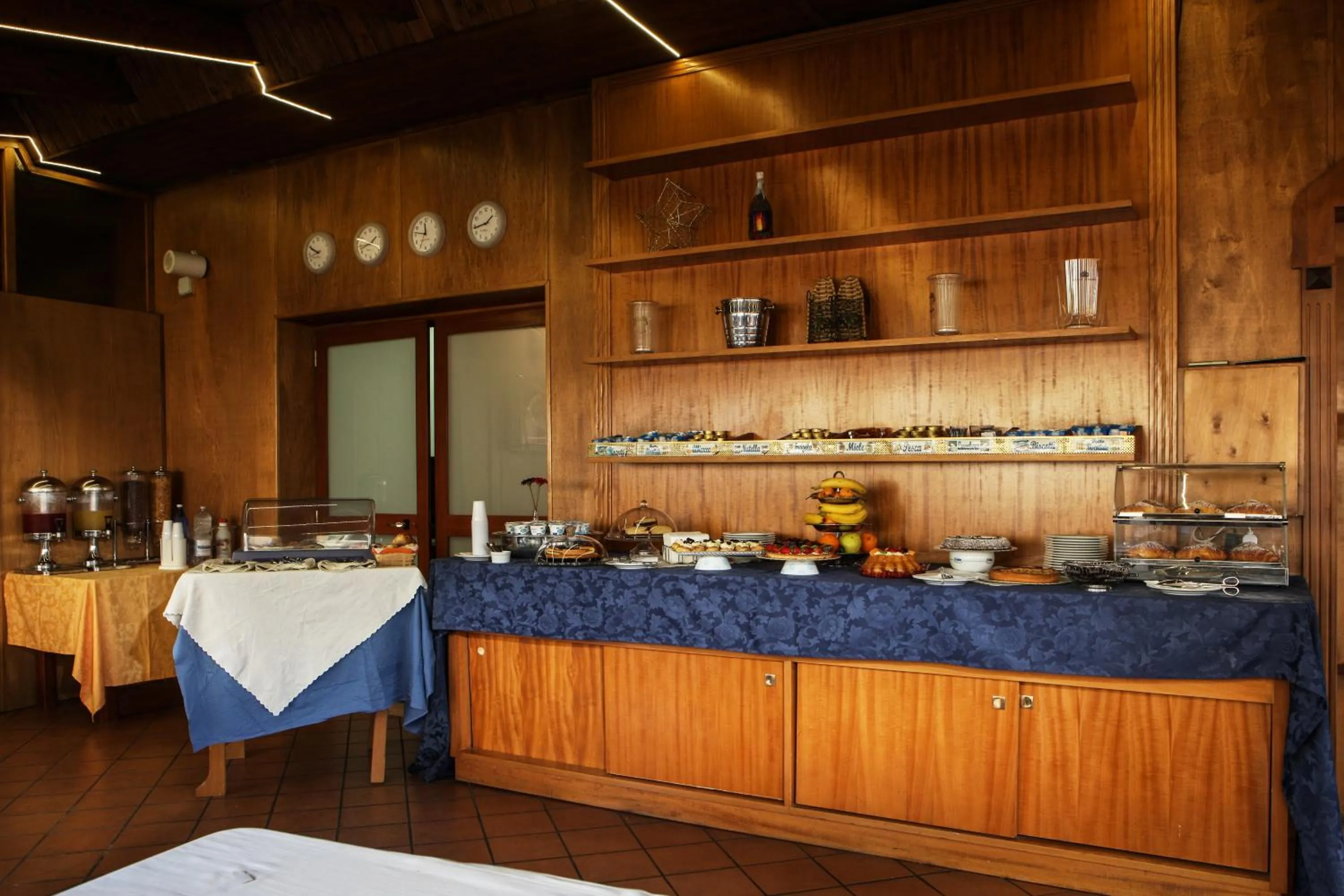 Food and drinks in Hotel Max