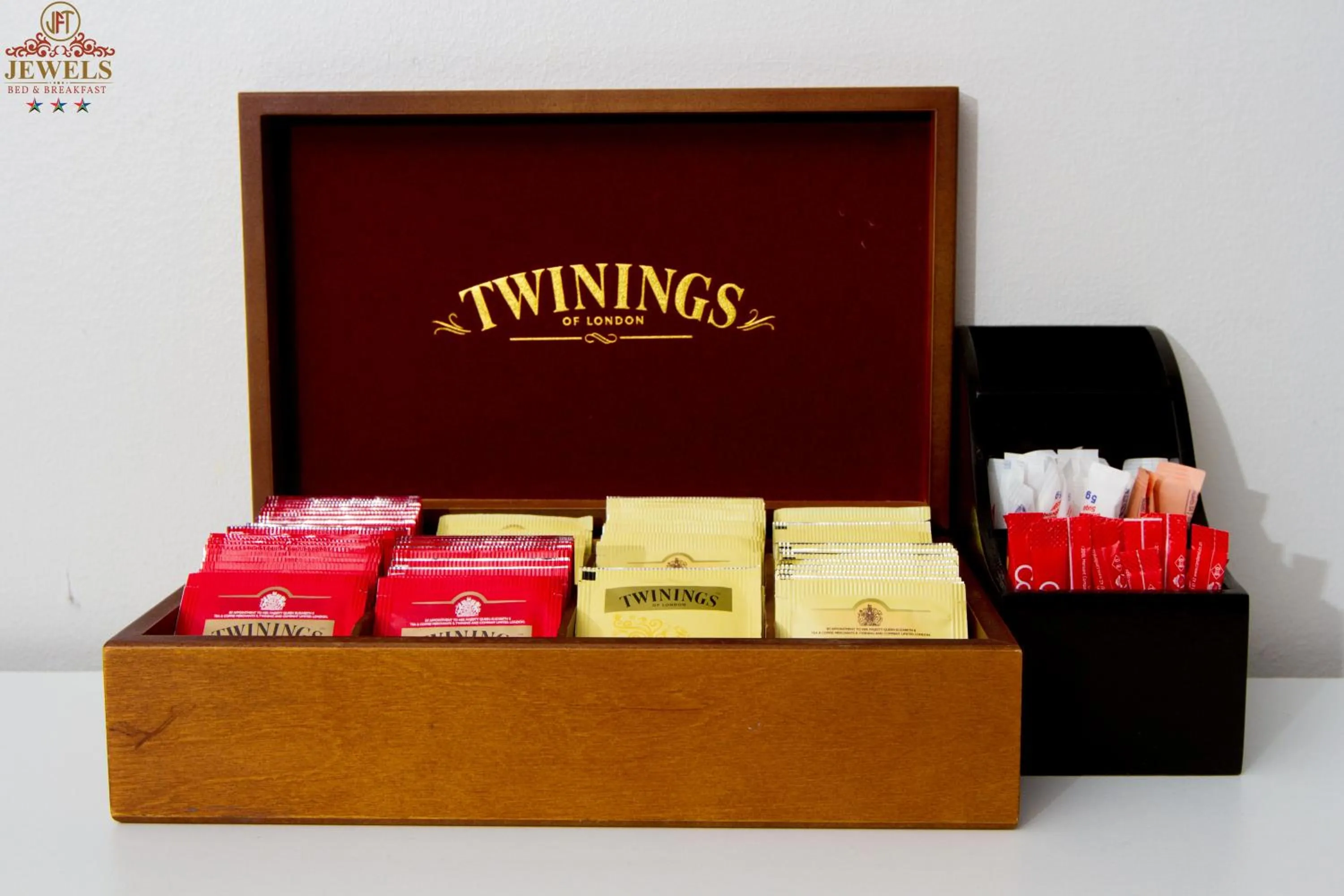 Coffee/tea facilities in JFT Jewels Guest House