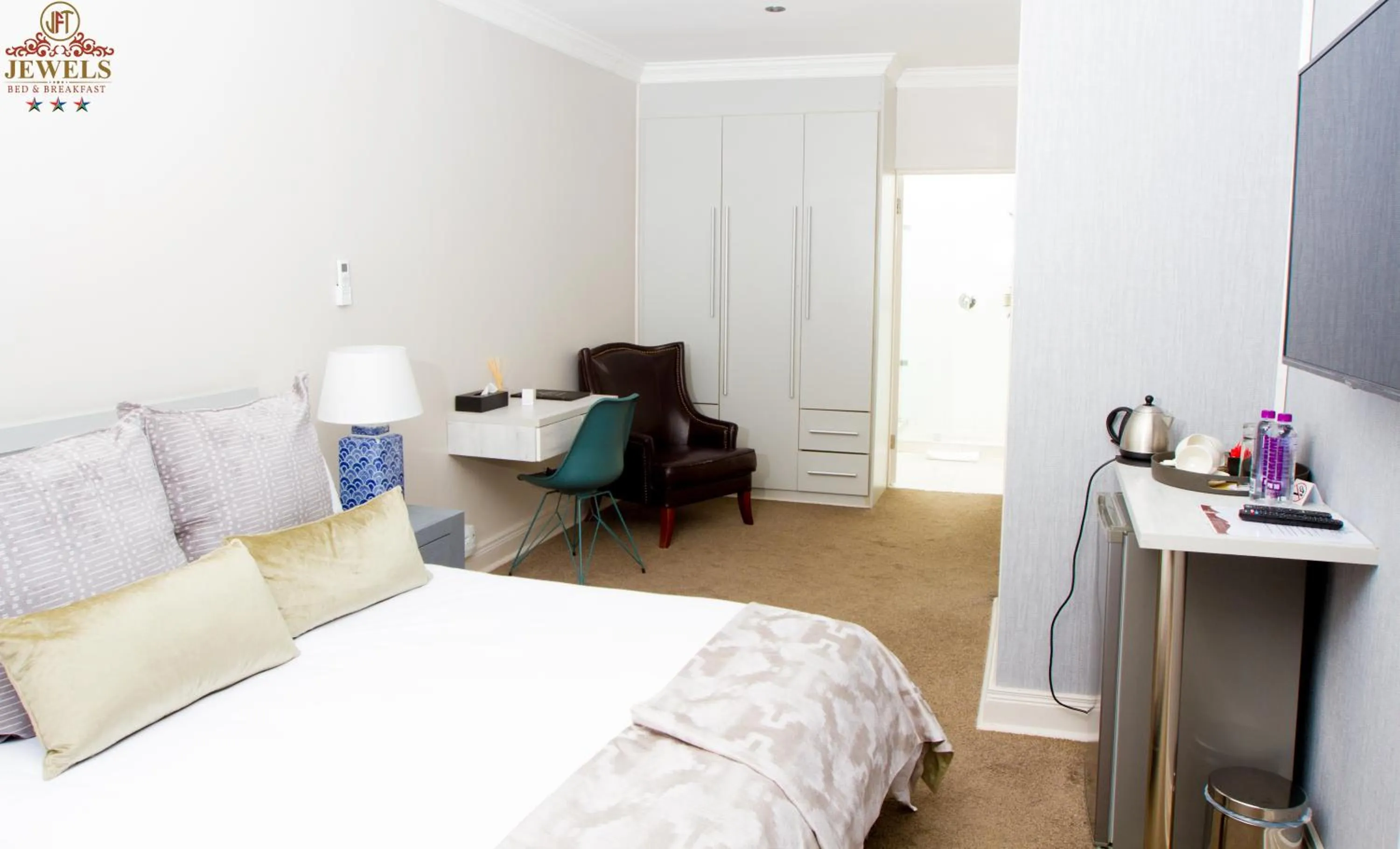 Bedroom, Bed in JFT Jewels Guest House