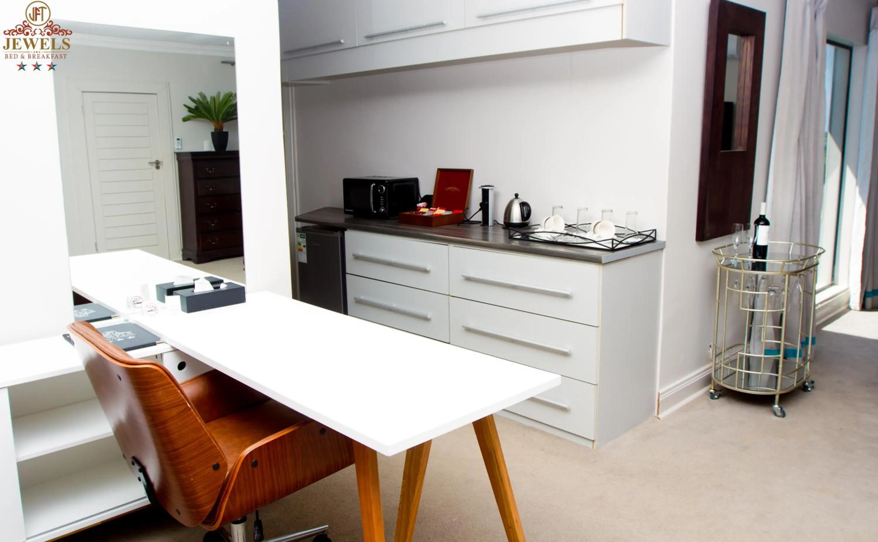 Kitchen or kitchenette in JFT Jewels Guest House