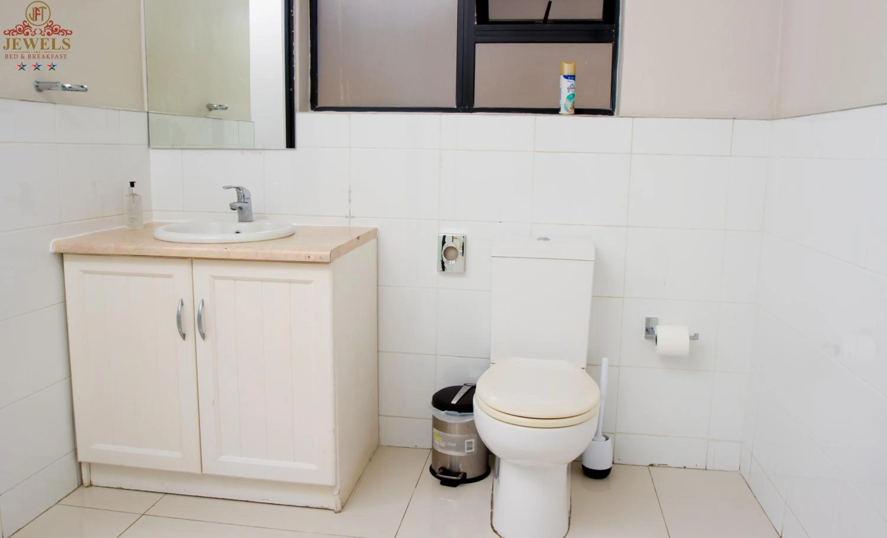 Public Bath in JFT Jewels Guest House