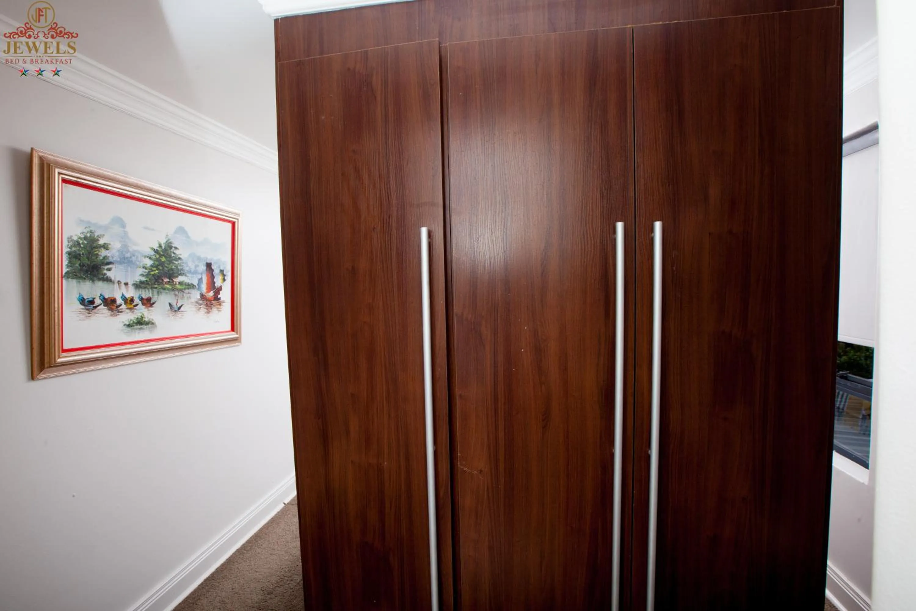 wardrobe in JFT Jewels Guest House