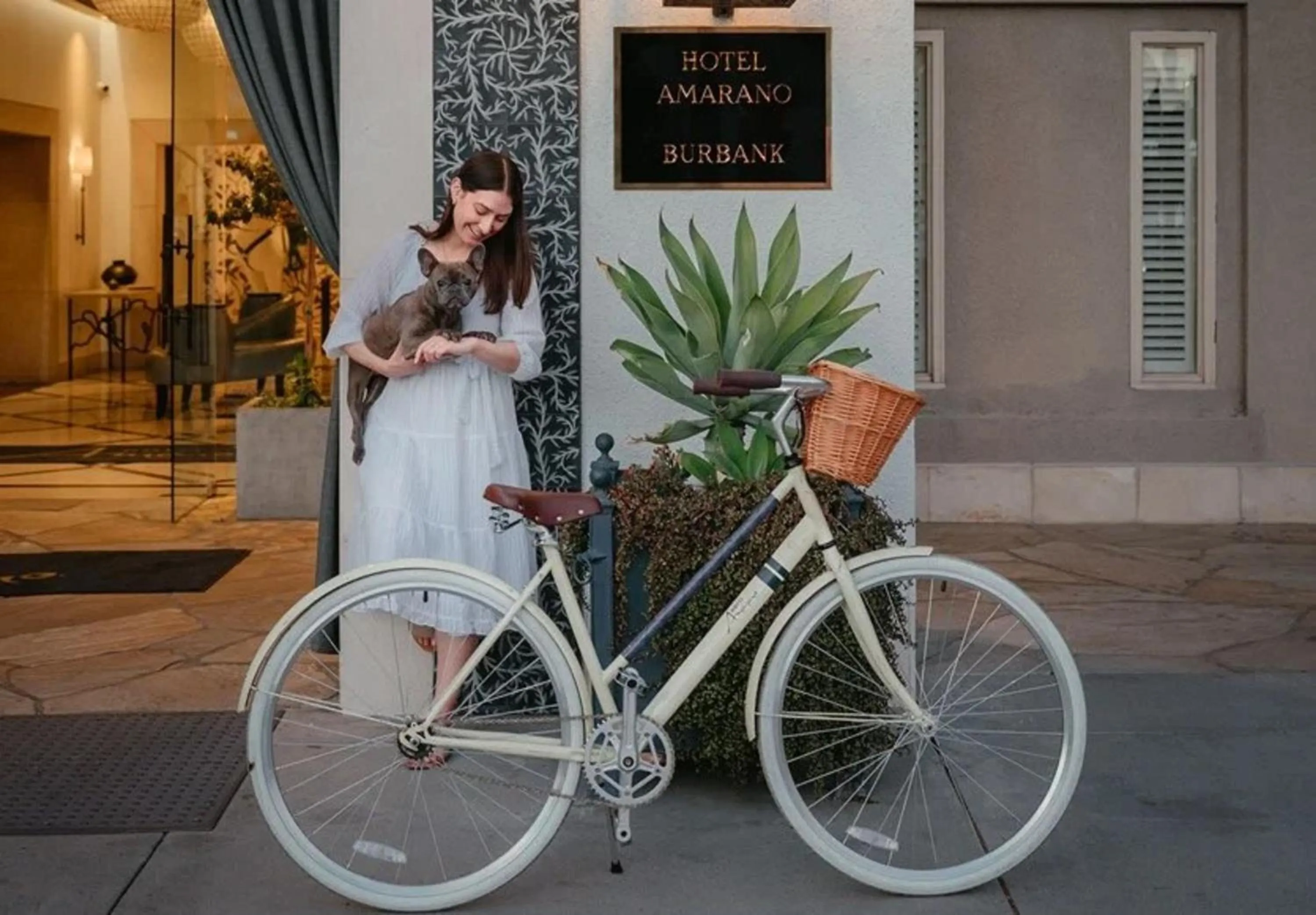 Property building in Hotel Amarano Burbank-Hollywood