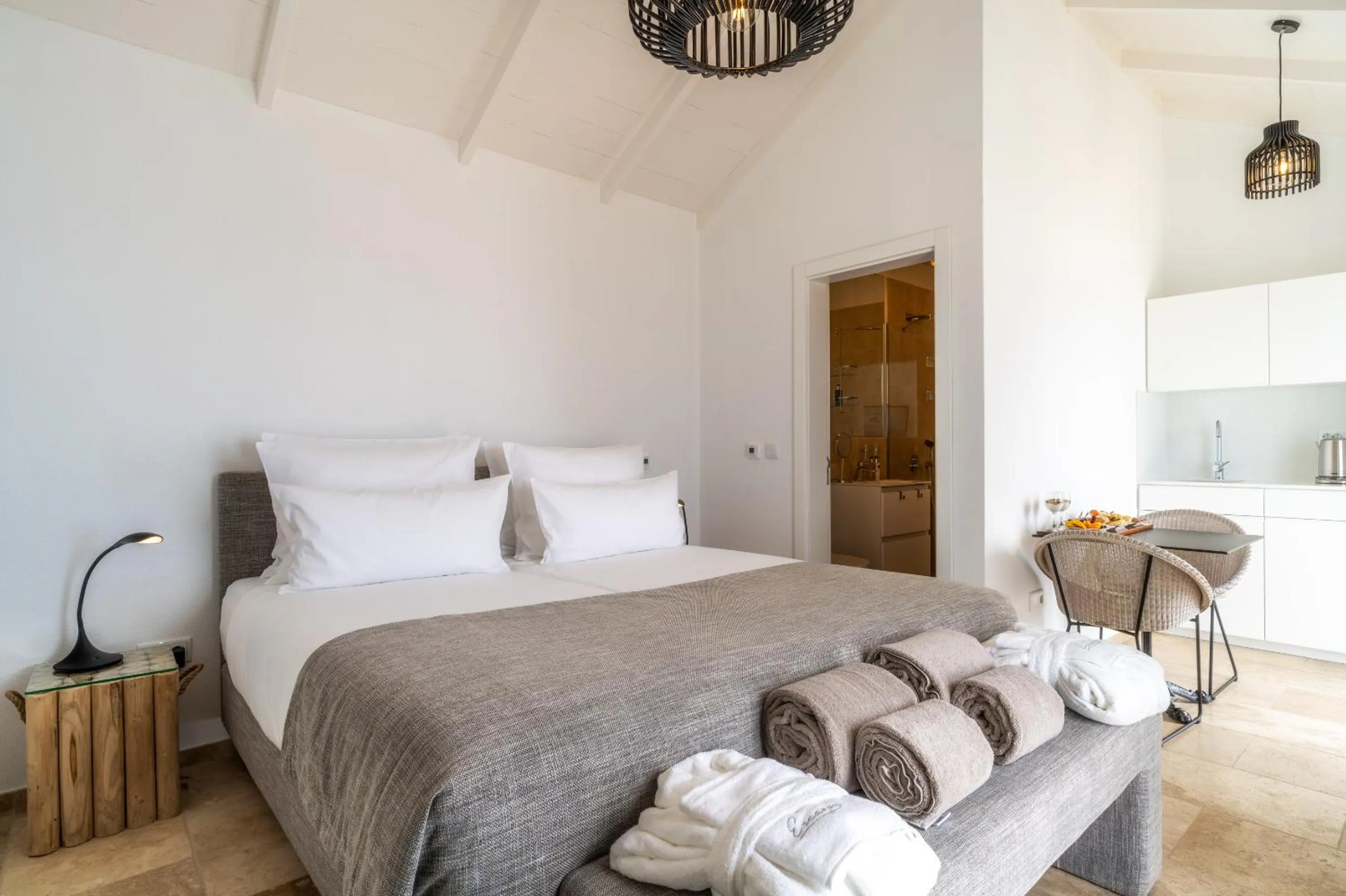 Bed in Escarpa - The Madeira Hideaway
