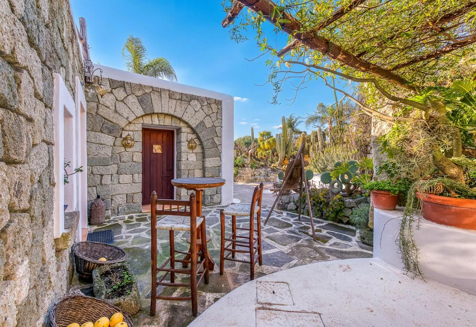 Restaurant/places to eat in Villa Ravino Secret Retreat