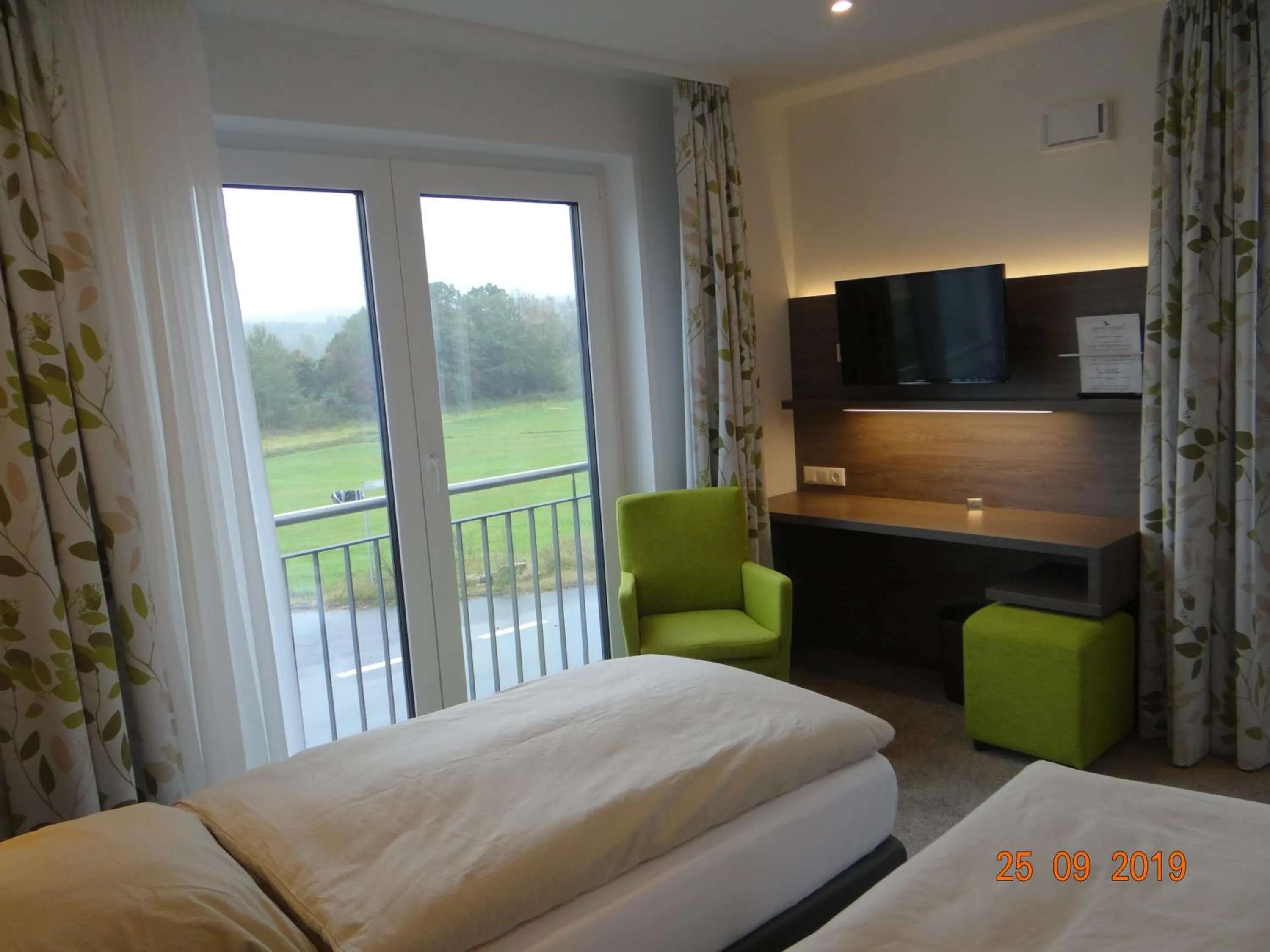 Neighbourhood, Bed in Apartmenthaus Vogel