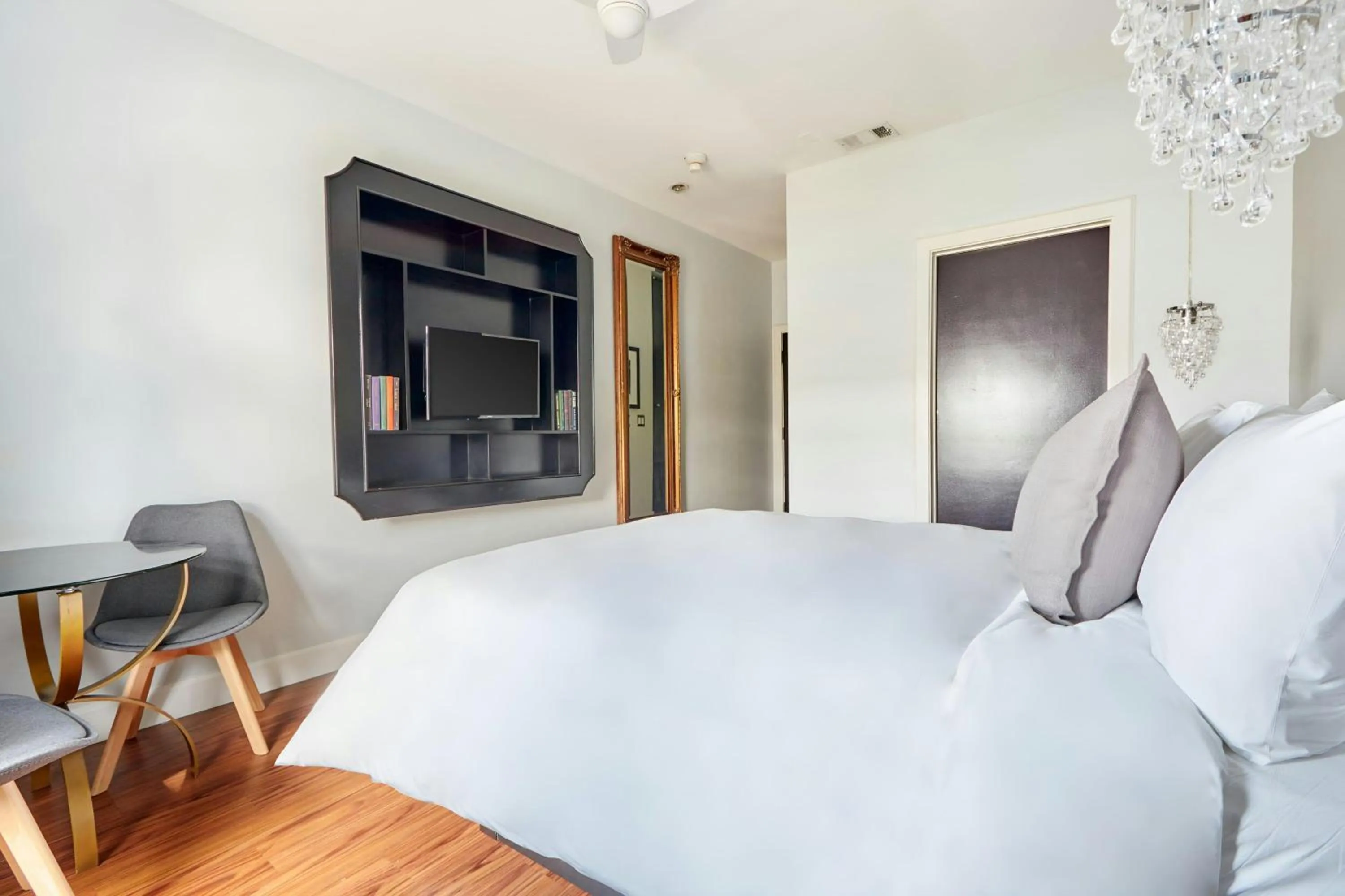 Bedroom, Bed in The Crescent Hotel Beverly Hills, Sonder by Marriott Bonvoy