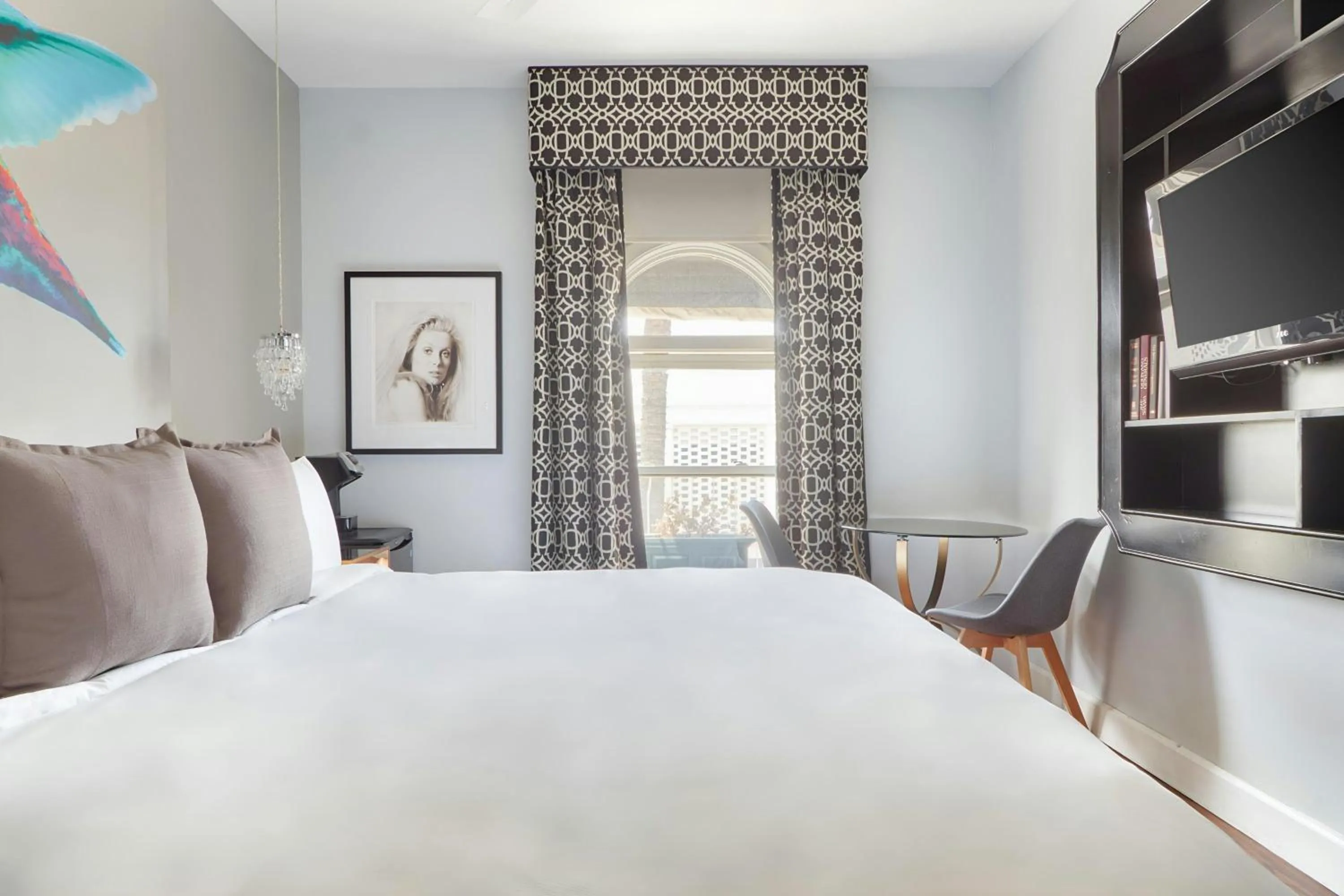 Bedroom, Bed in The Crescent Hotel Beverly Hills, Sonder by Marriott Bonvoy