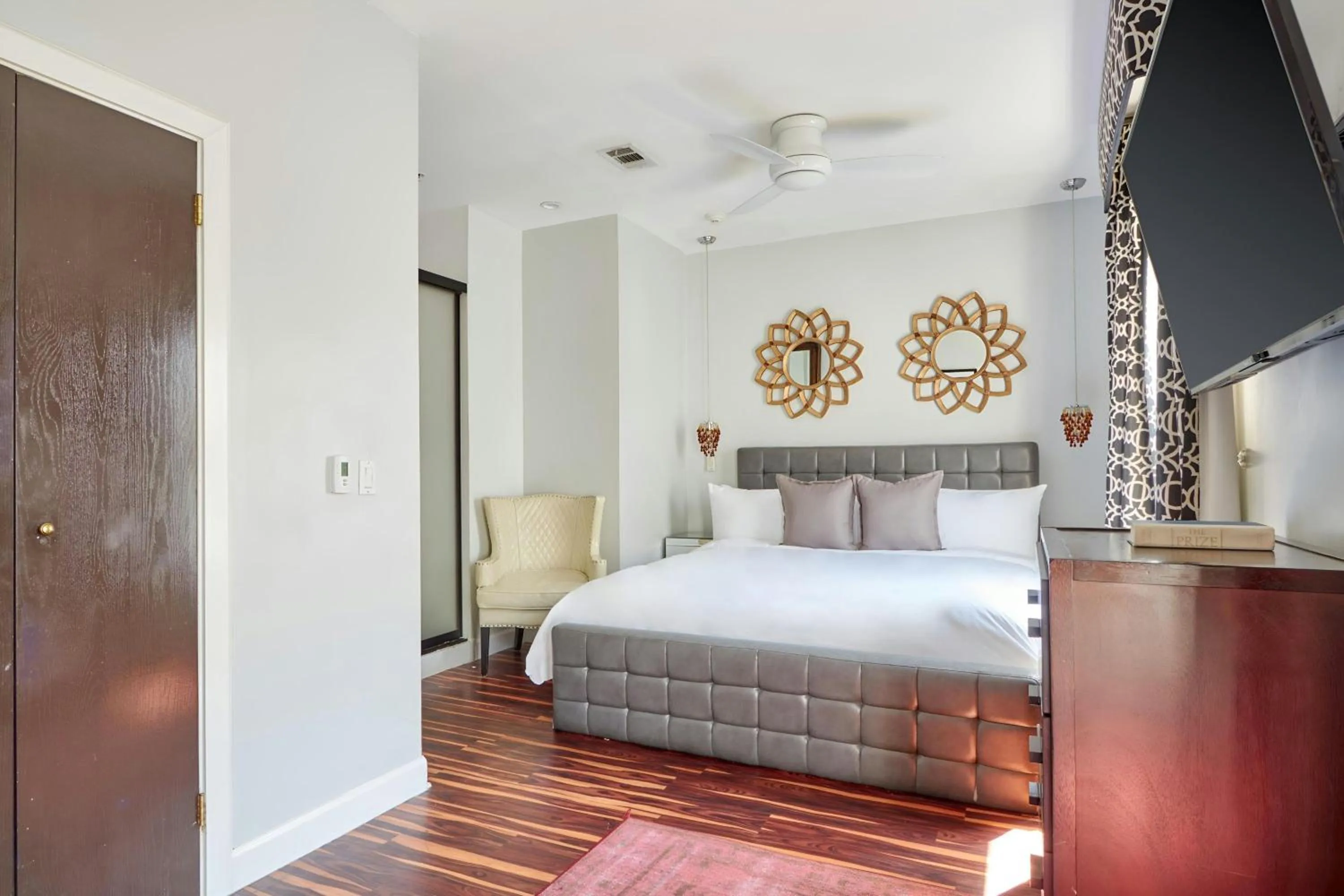 Bedroom, Bed in The Crescent Hotel Beverly Hills, Sonder by Marriott Bonvoy