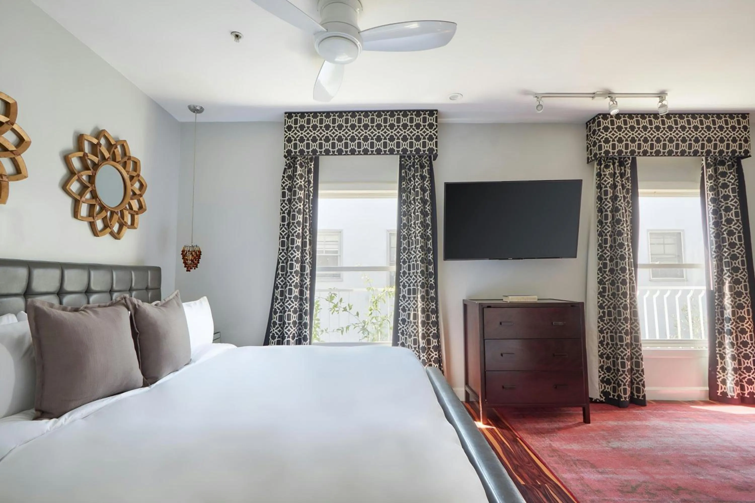 Bedroom, Bed in The Crescent Hotel Beverly Hills, Sonder by Marriott Bonvoy