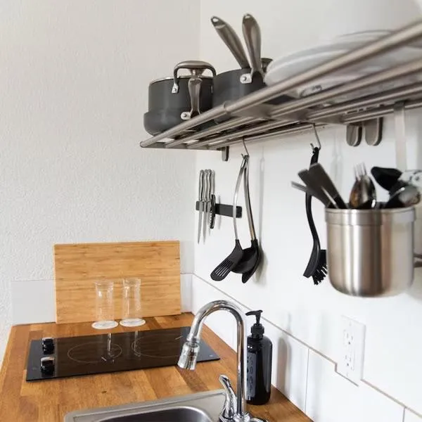 Kitchen or kitchenette in The Nightingale Motel