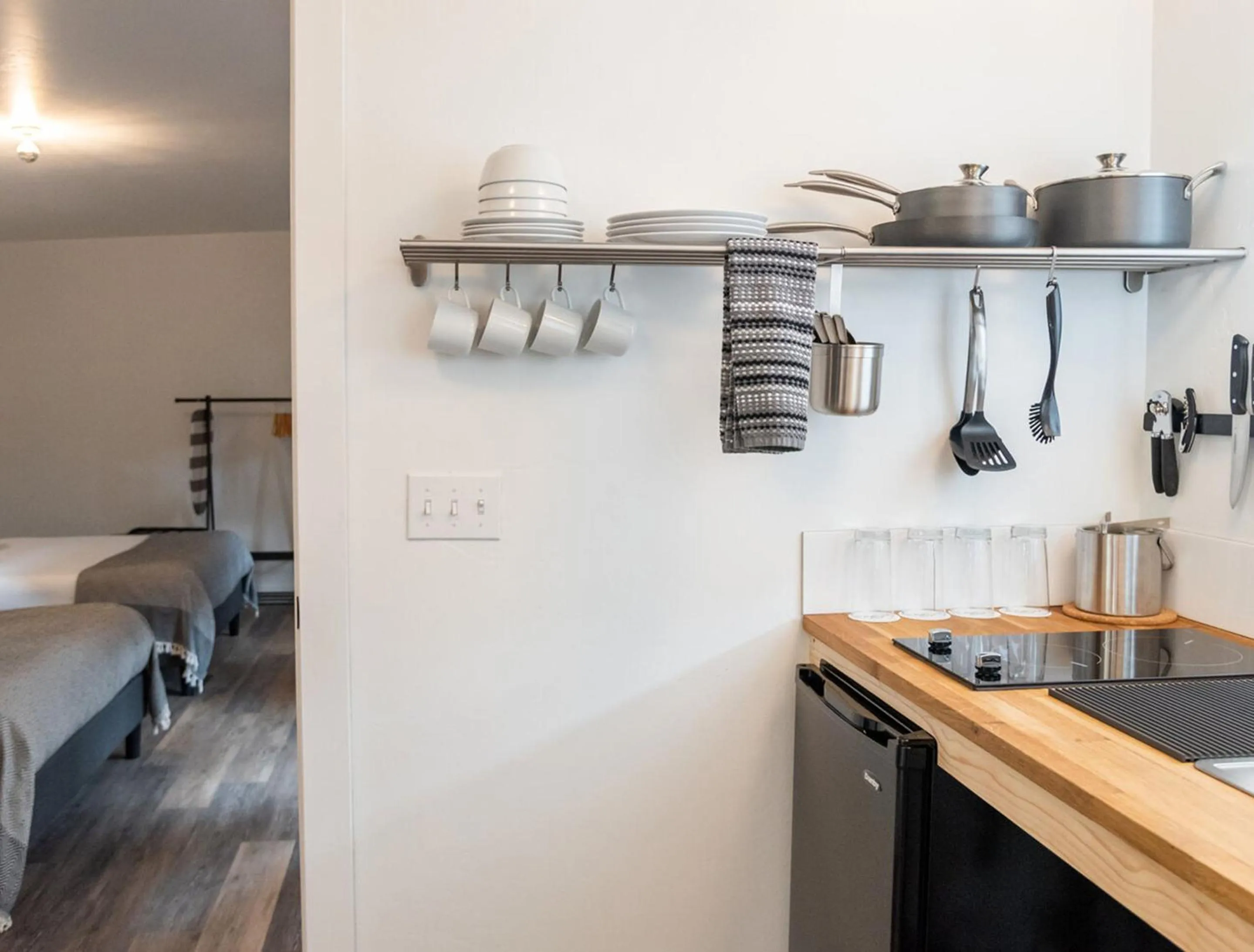 Kitchen or kitchenette in The Nightingale Motel