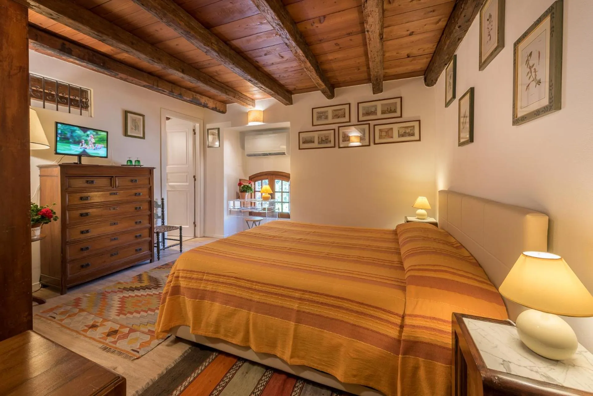 Photo of the whole room, Bed in Il Glicine La Piana dei Colli