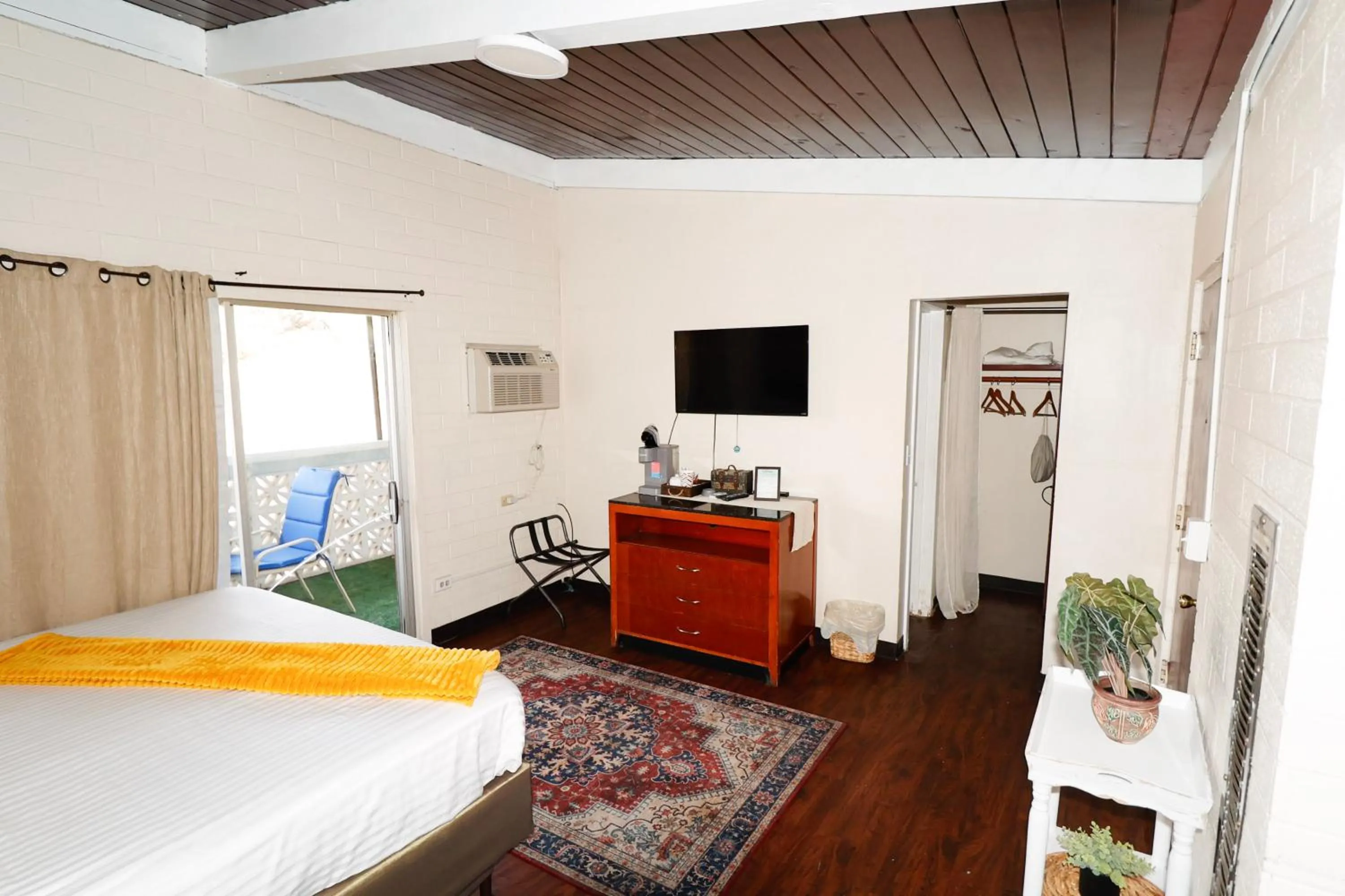 Bed in Sequoia Village