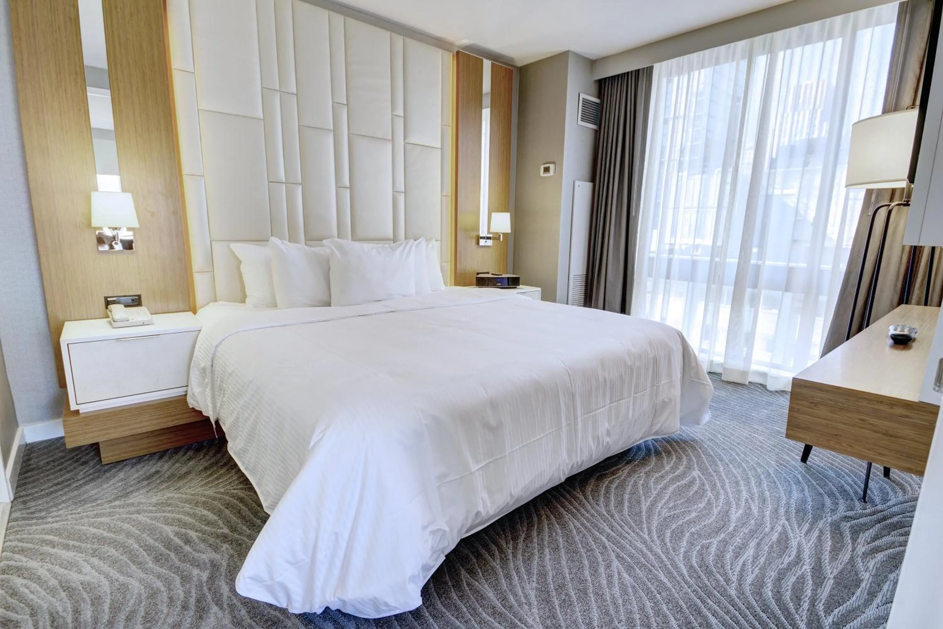 Photo of the whole room, Bed in Club Wyndham Midtown 45