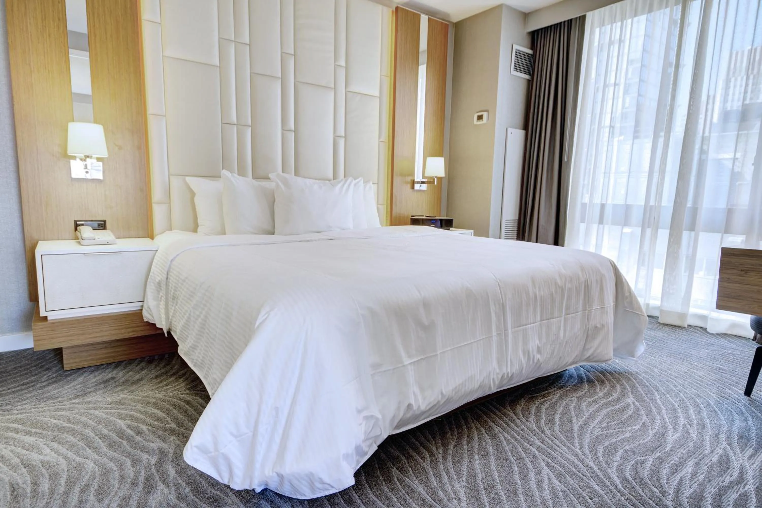 Photo of the whole room, Bed in Club Wyndham Midtown 45