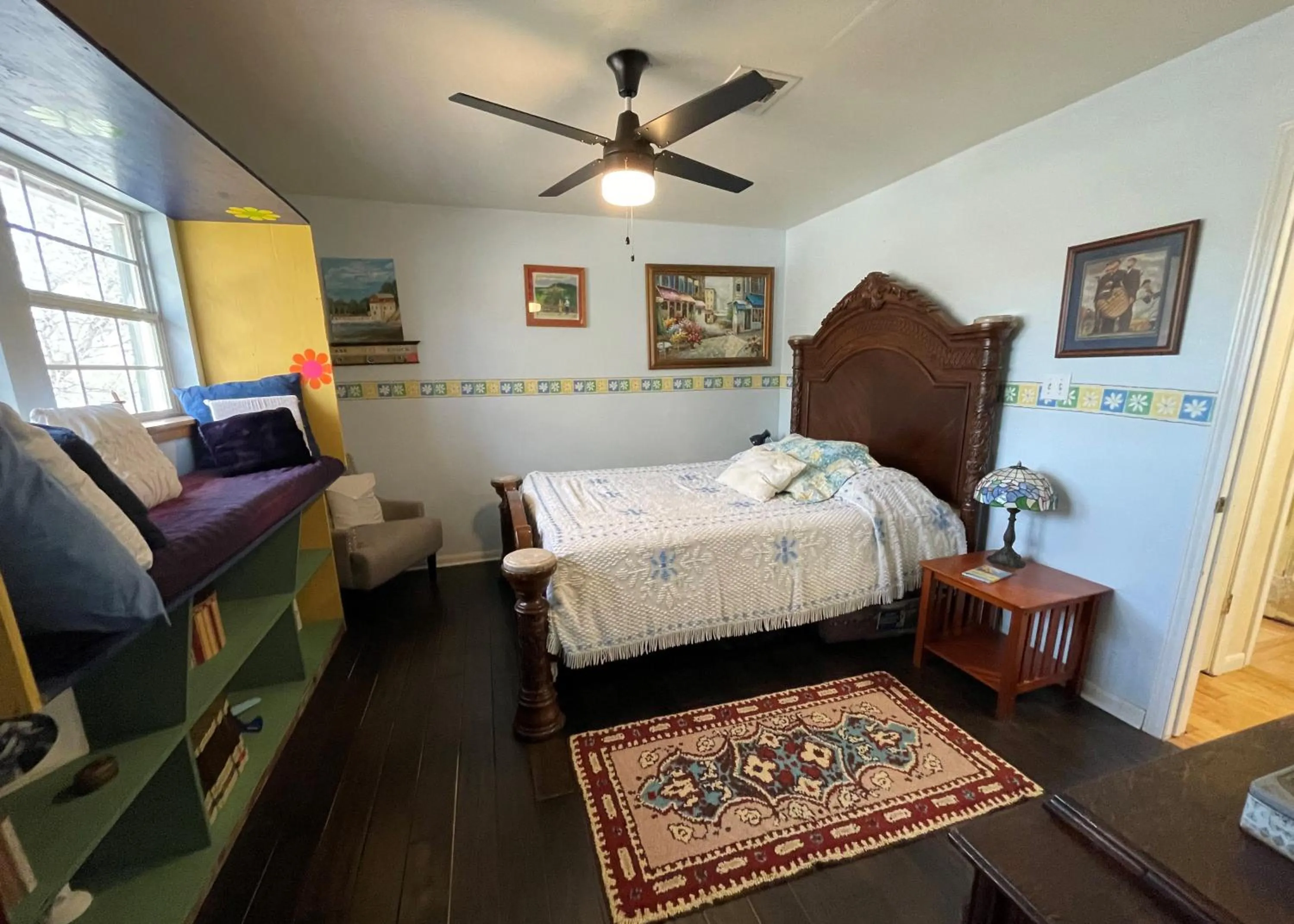 Bed in Grandview House on Hamilton Creek